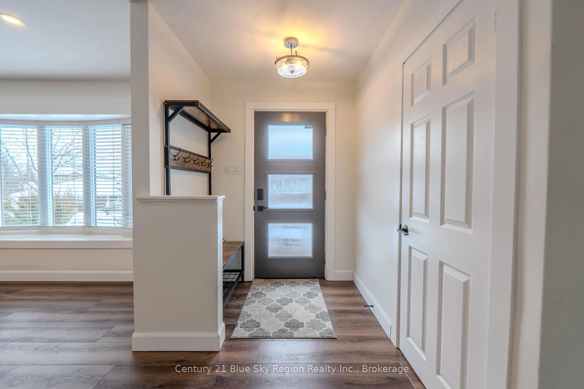 Photo 5 of 372 Camelot Drive, North Bay, Birchaven — HOMEH