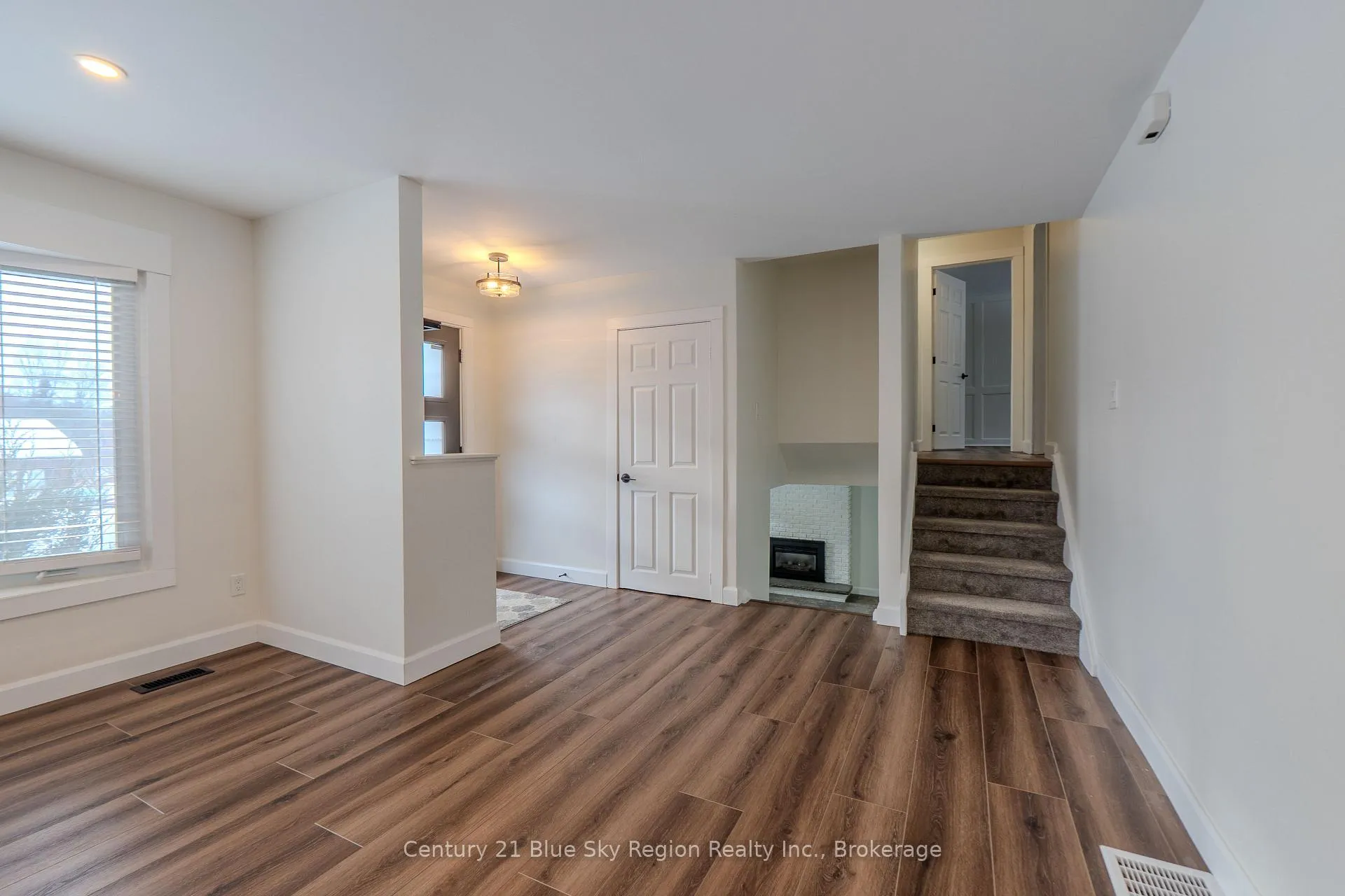 Photo 6 of 372 Camelot Drive, North Bay, Birchaven — HOMEH