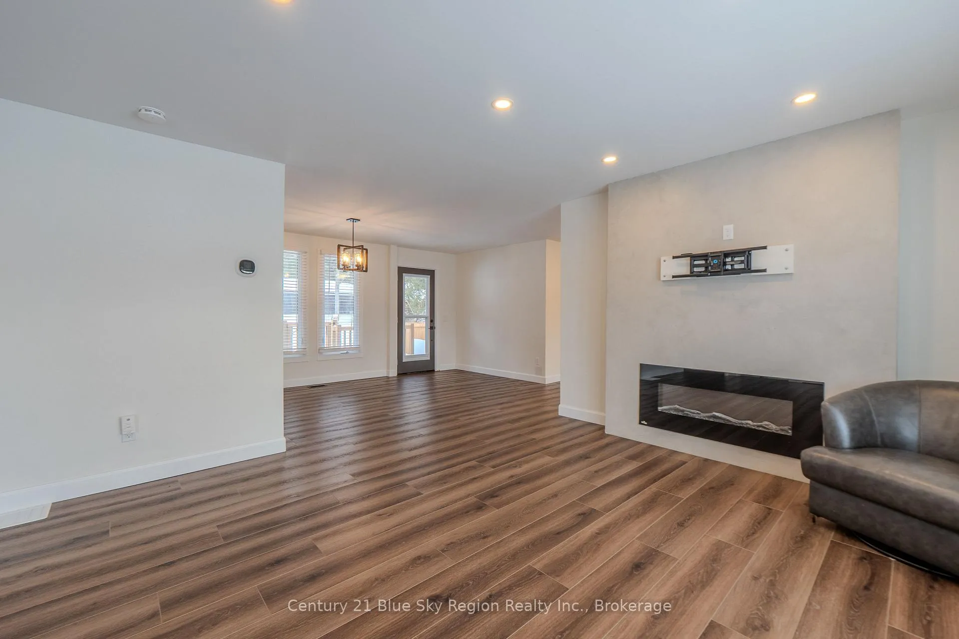 Photo 11 of 372 Camelot Drive, North Bay, Birchaven — HOMEH