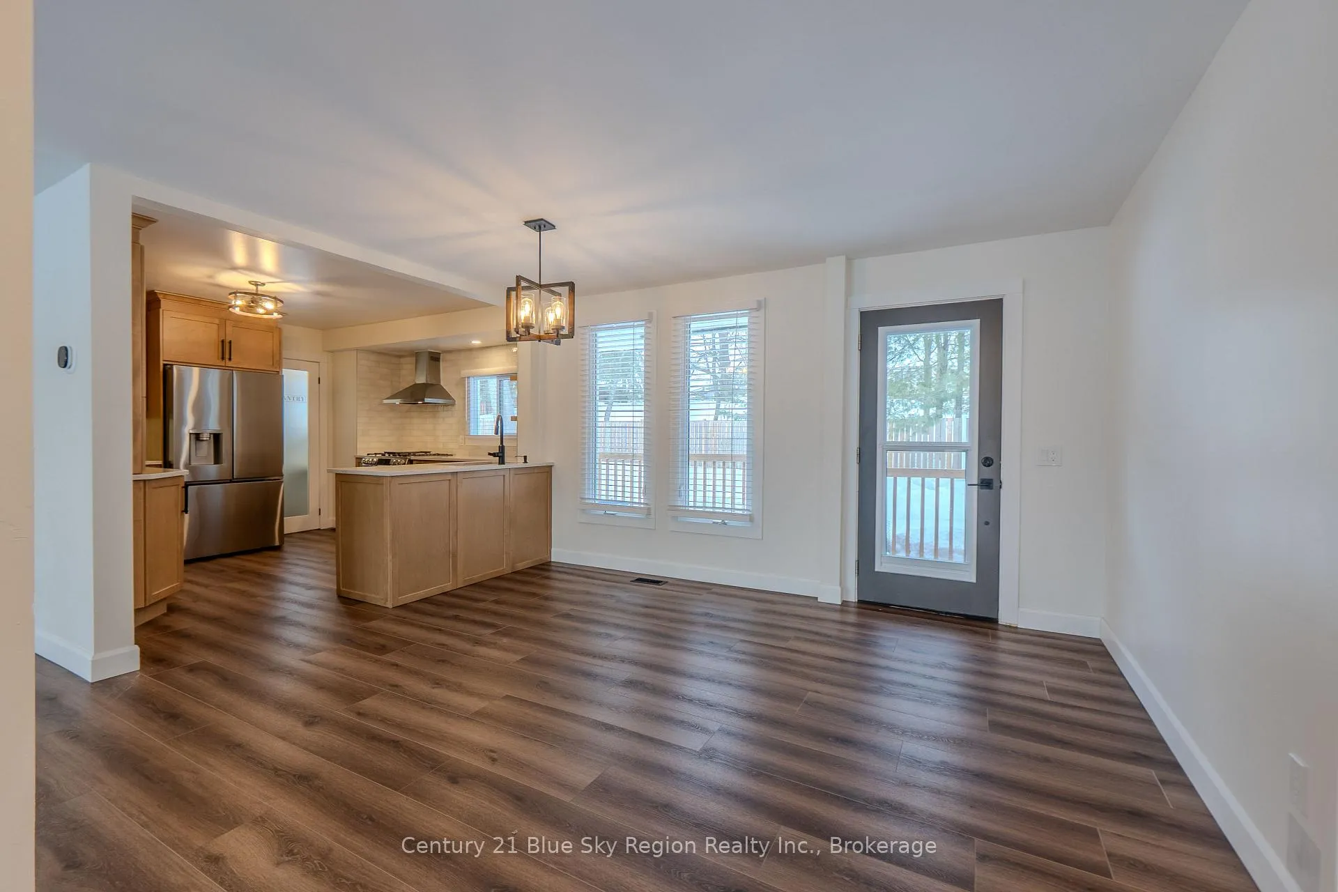 Photo 13 of 372 Camelot Drive, North Bay, Birchaven — HOMEH