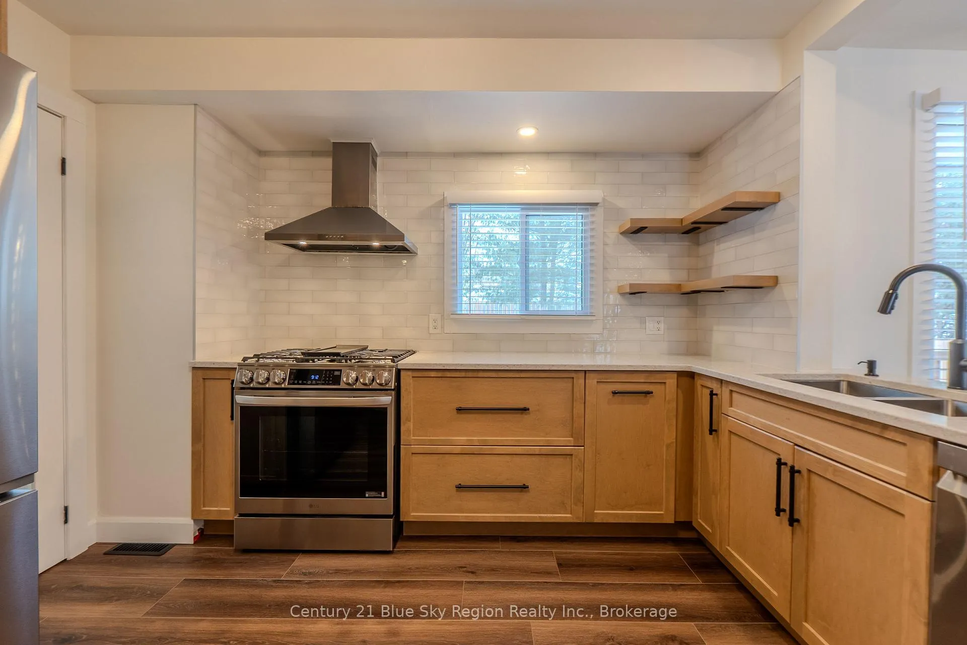 Photo 18 of 372 Camelot Drive, North Bay, Birchaven — HOMEH
