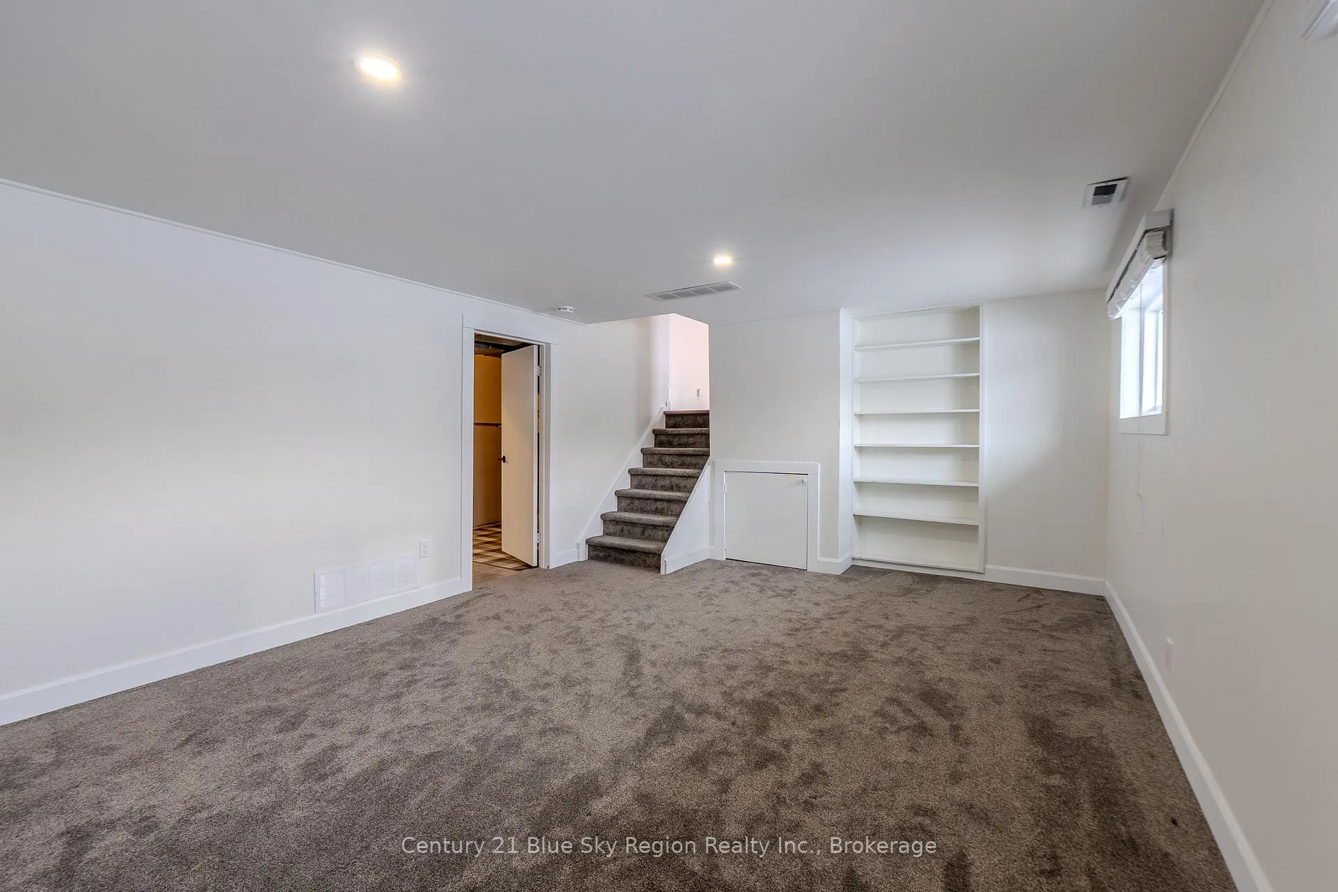 Photo 22 of 372 Camelot Drive, North Bay, Birchaven — HOMEH