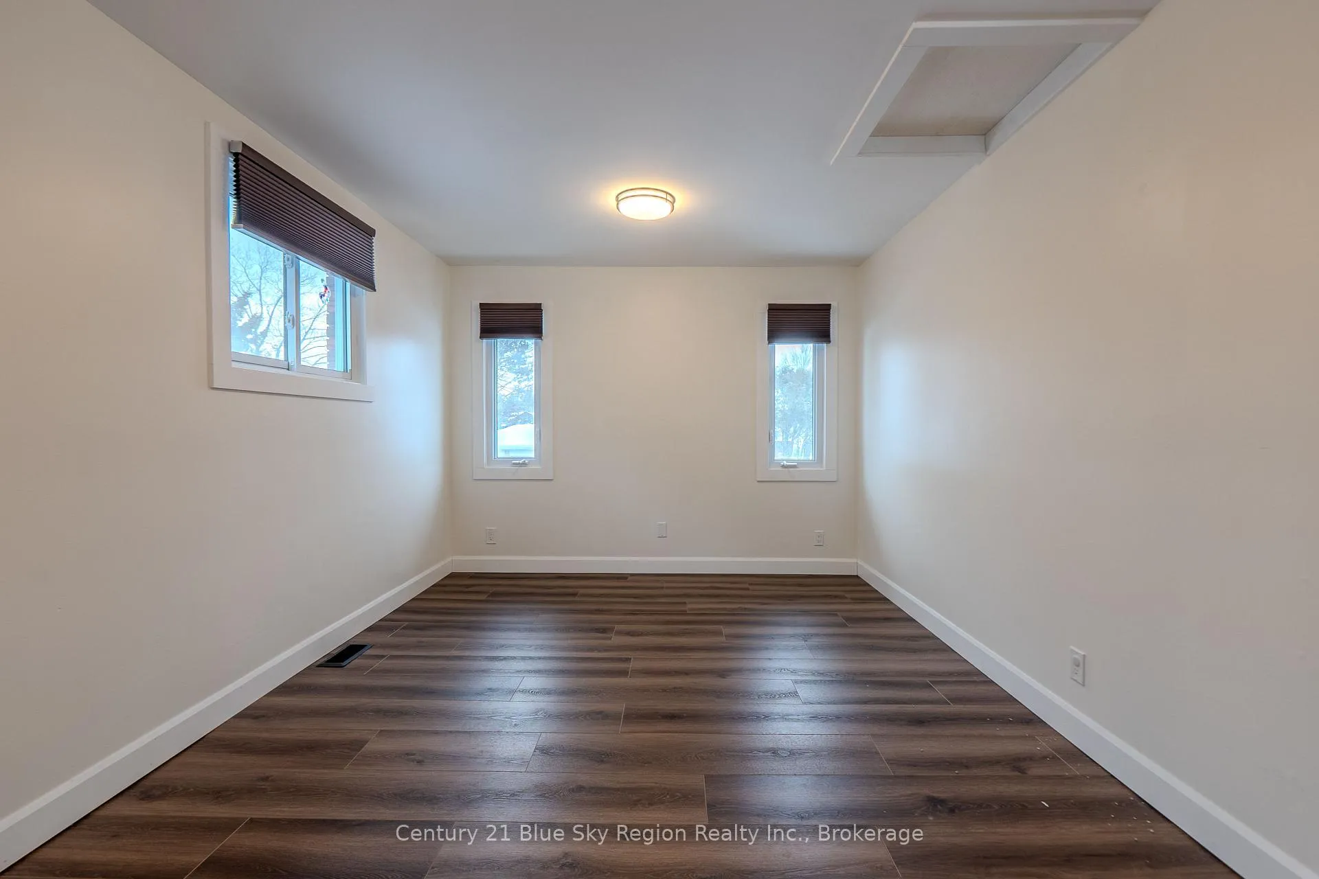 Photo 24 of 372 Camelot Drive, North Bay, Birchaven — HOMEH