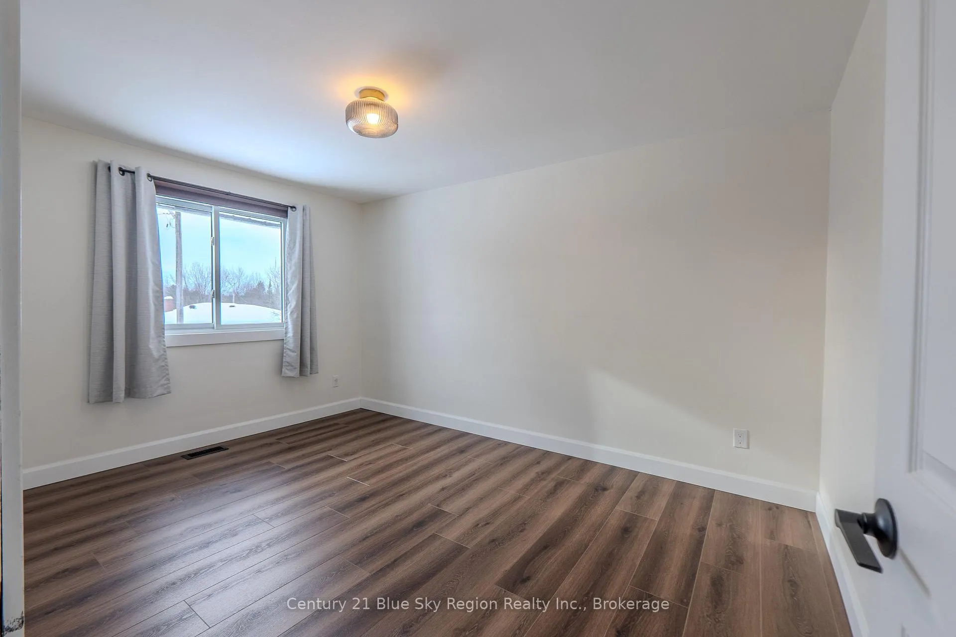 Photo 32 of 372 Camelot Drive, North Bay, Birchaven — HOMEH