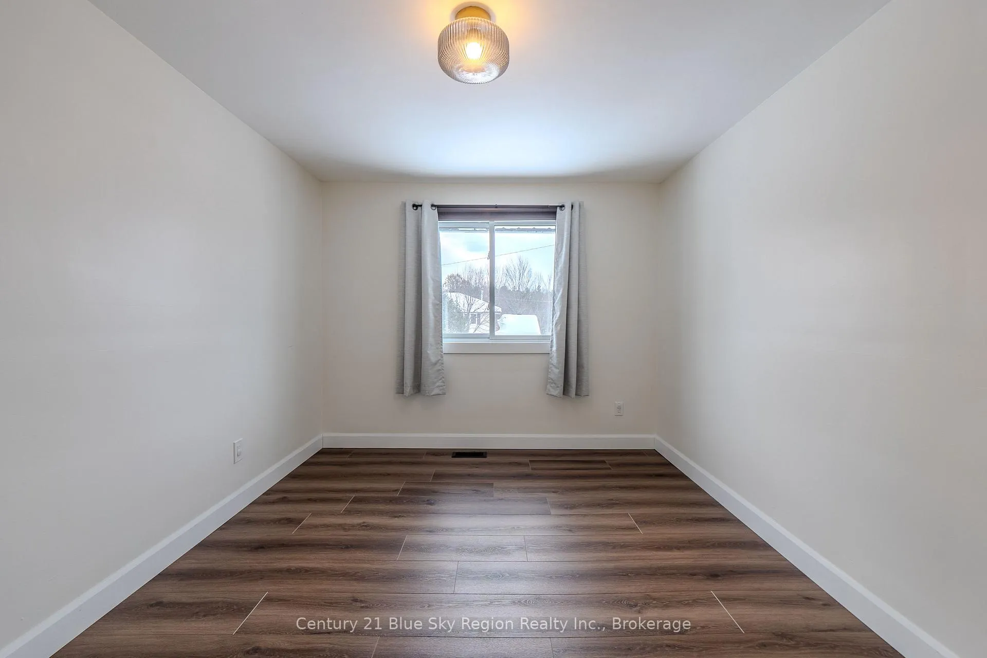 Photo 33 of 372 Camelot Drive, North Bay, Birchaven — HOMEH