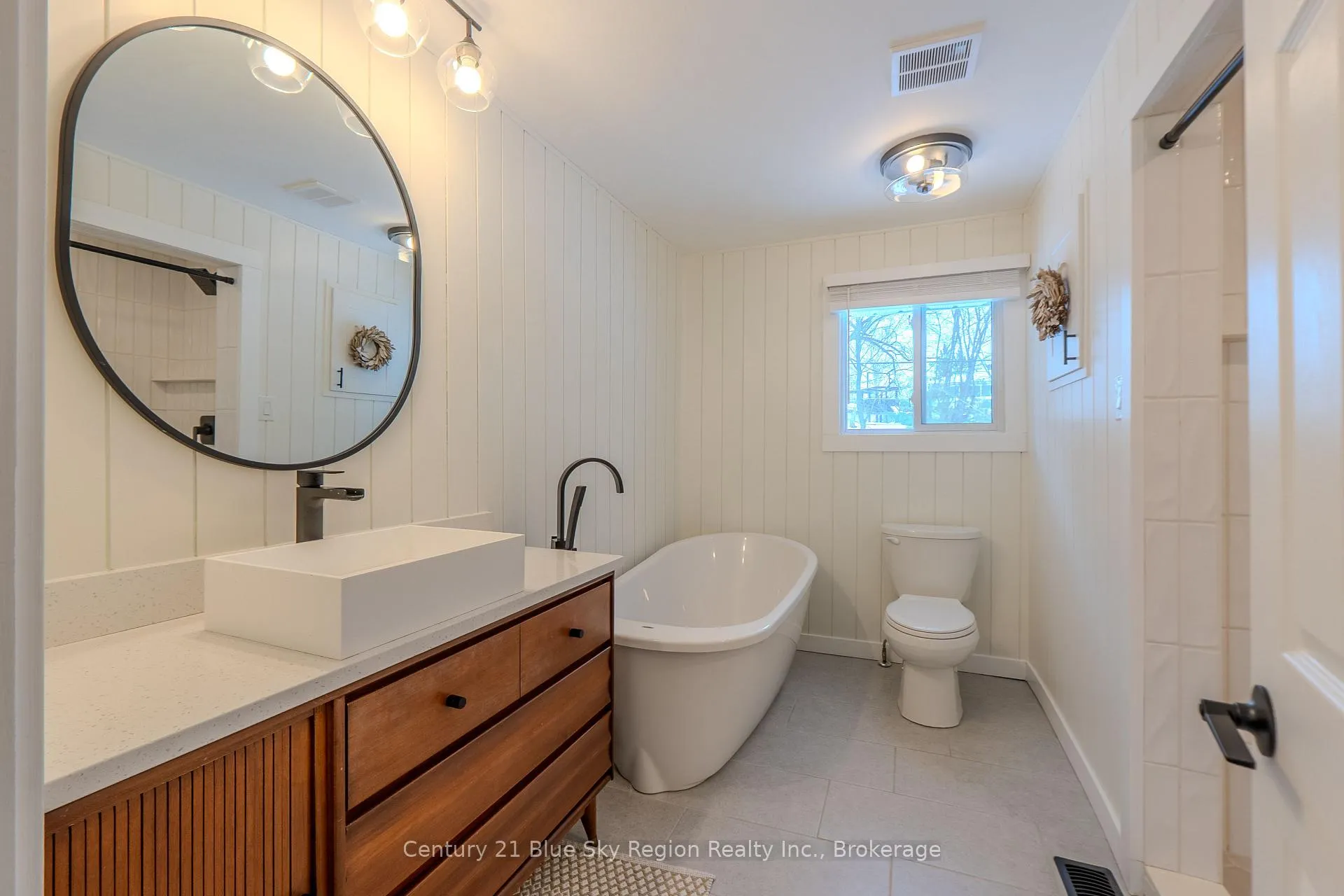 Photo 36 of 372 Camelot Drive, North Bay, Birchaven — HOMEH