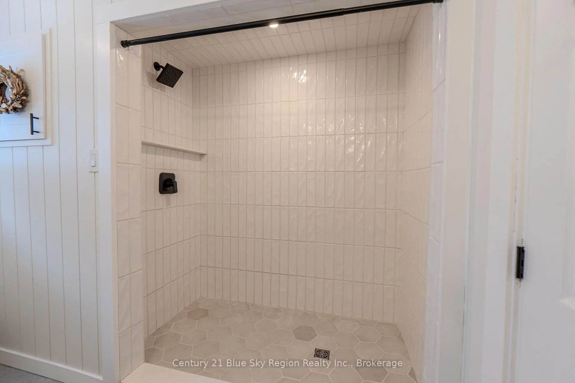 Photo 38 of 372 Camelot Drive, North Bay, Birchaven — HOMEH