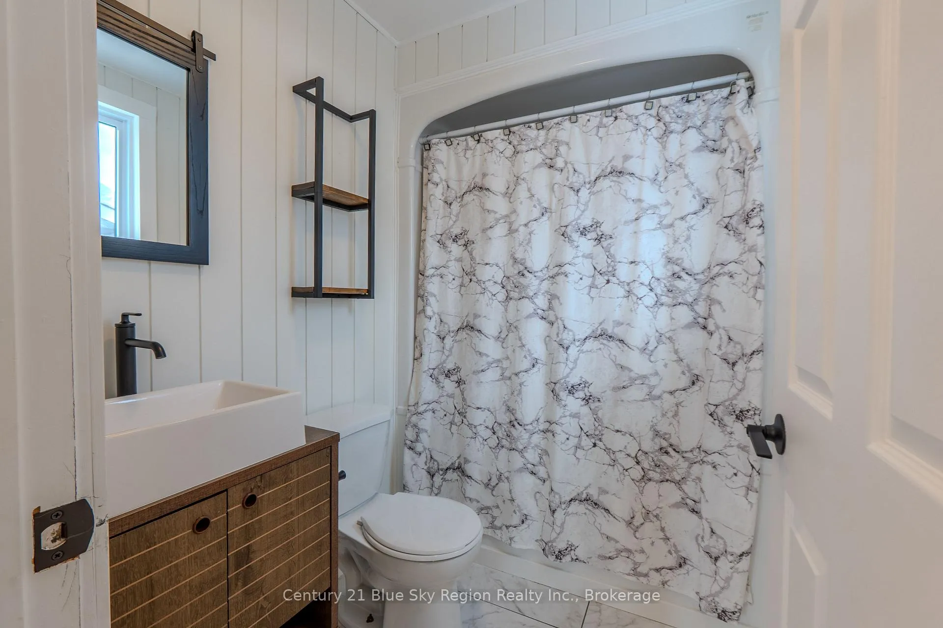 Photo 39 of 372 Camelot Drive, North Bay, Birchaven — HOMEH