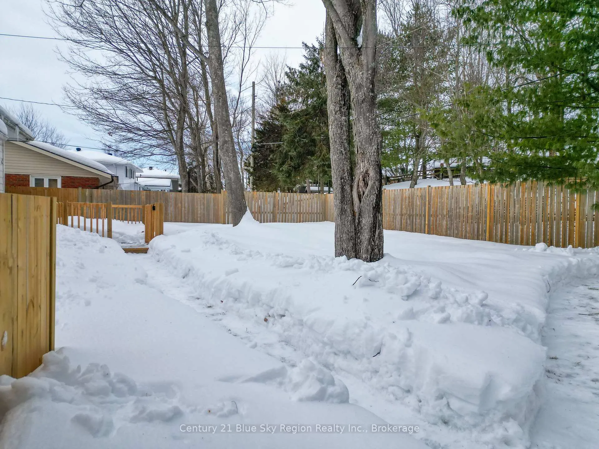 Photo 43 of 372 Camelot Drive, North Bay, Birchaven — HOMEH