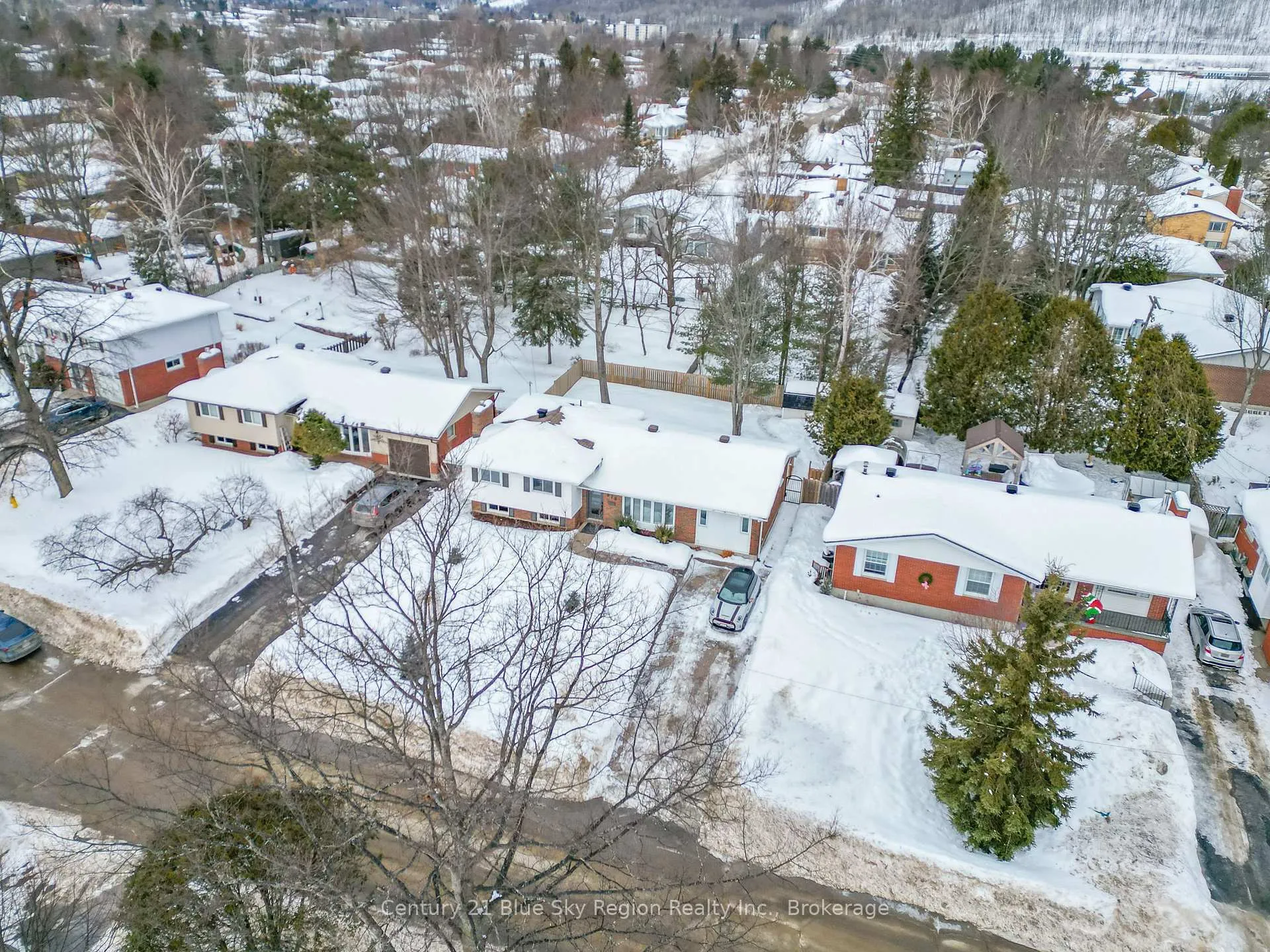 Photo 46 of 372 Camelot Drive, North Bay, Birchaven — HOMEH