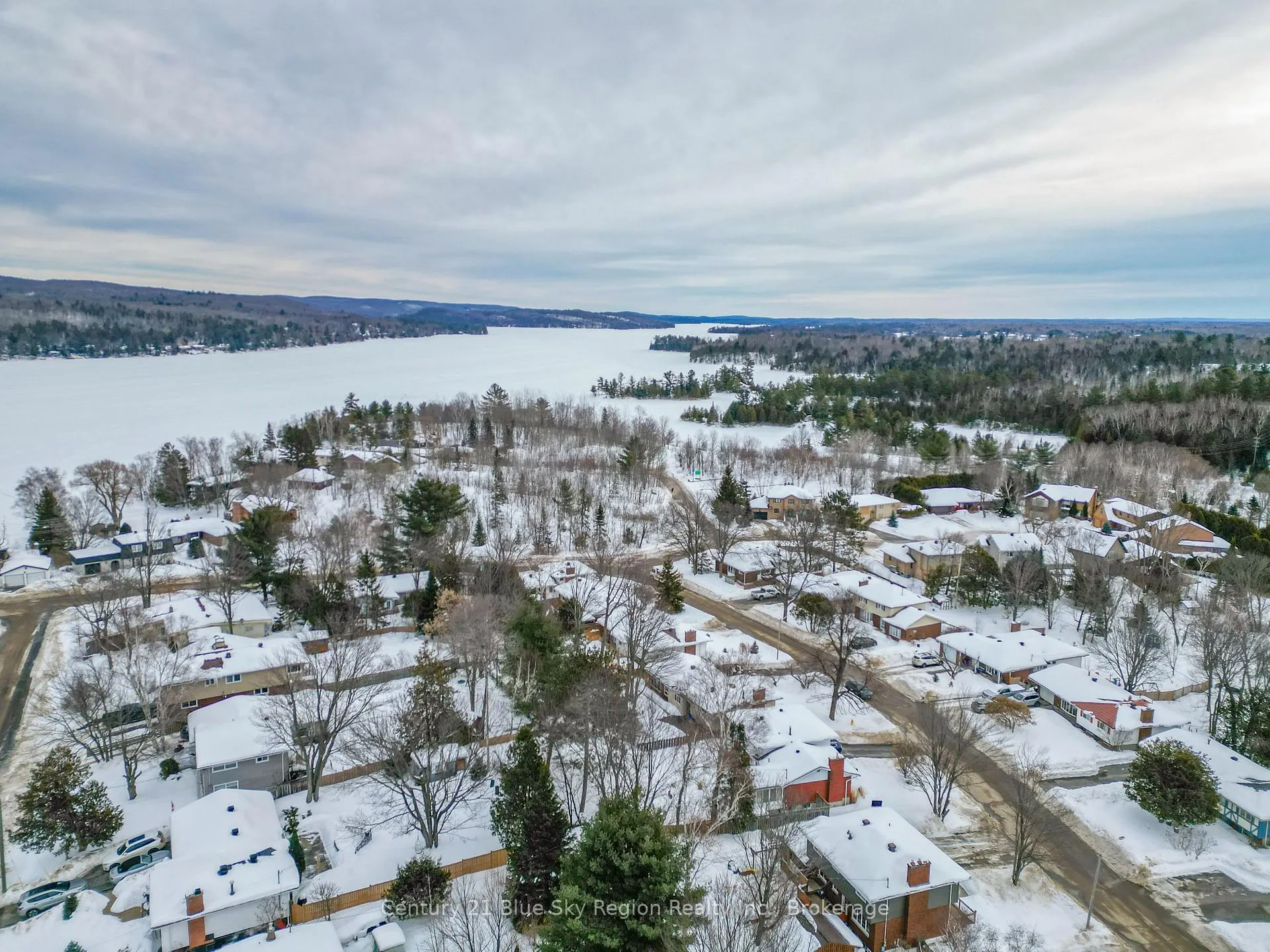 Photo 48 of 372 Camelot Drive, North Bay, Birchaven — HOMEH