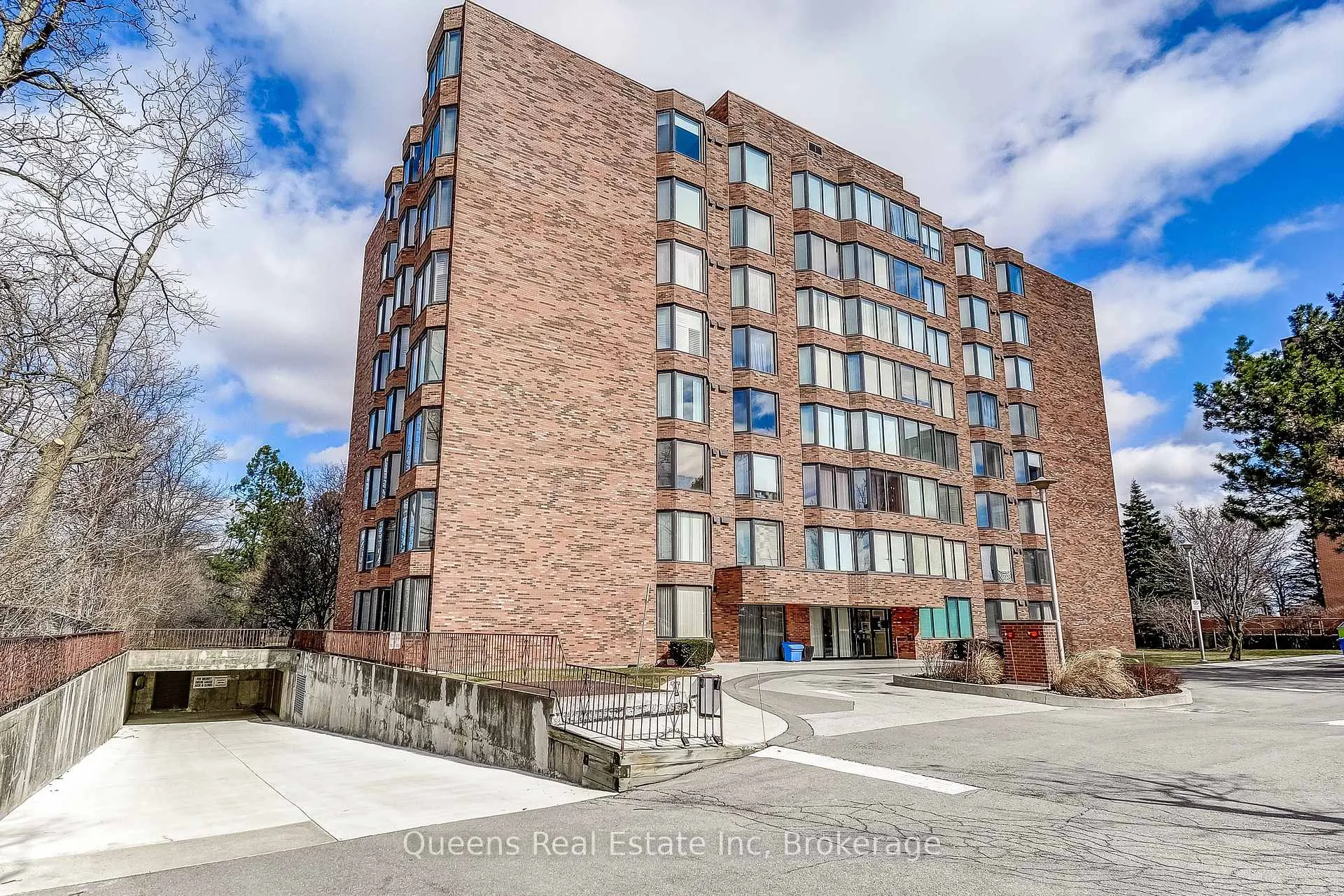 Photo 2 of Unit 803, 200 Limeridge Road W, Hamilton, Rolston — HOMEH