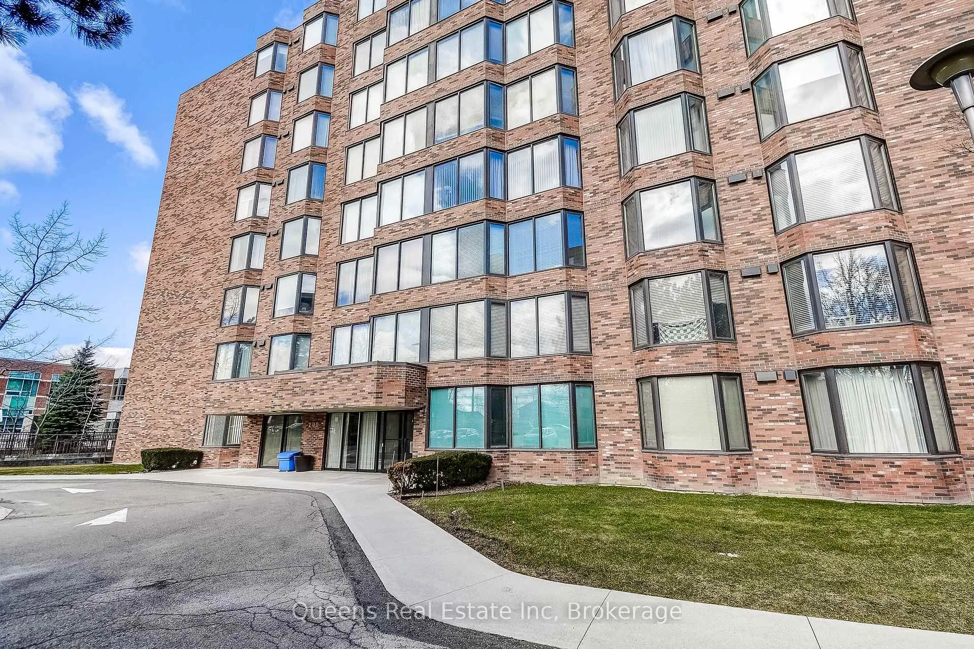 Photo 3 of Unit 803, 200 Limeridge Road W, Hamilton, Rolston — HOMEH