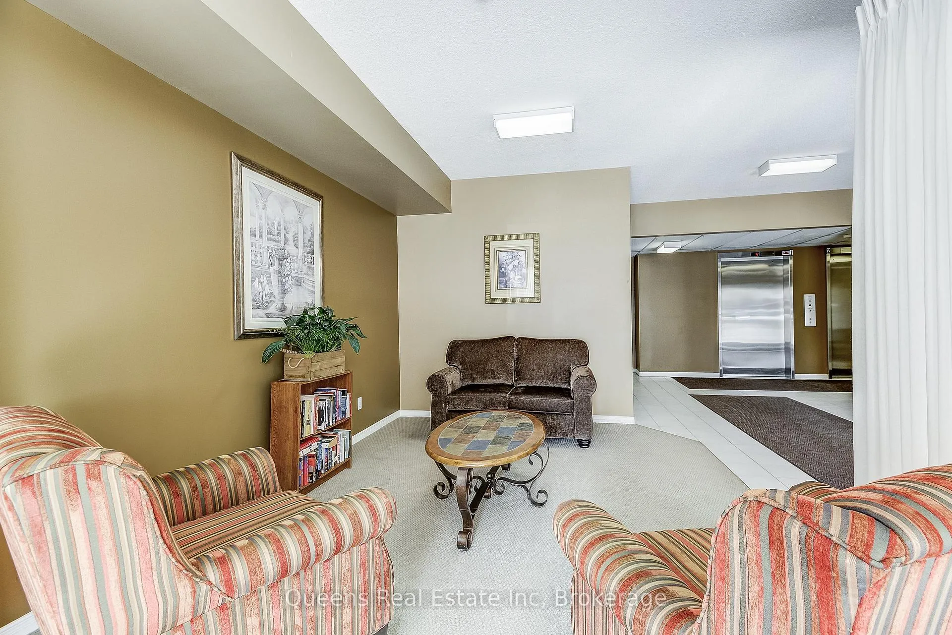 Photo 8 of Unit 803, 200 Limeridge Road W, Hamilton, Rolston — HOMEH