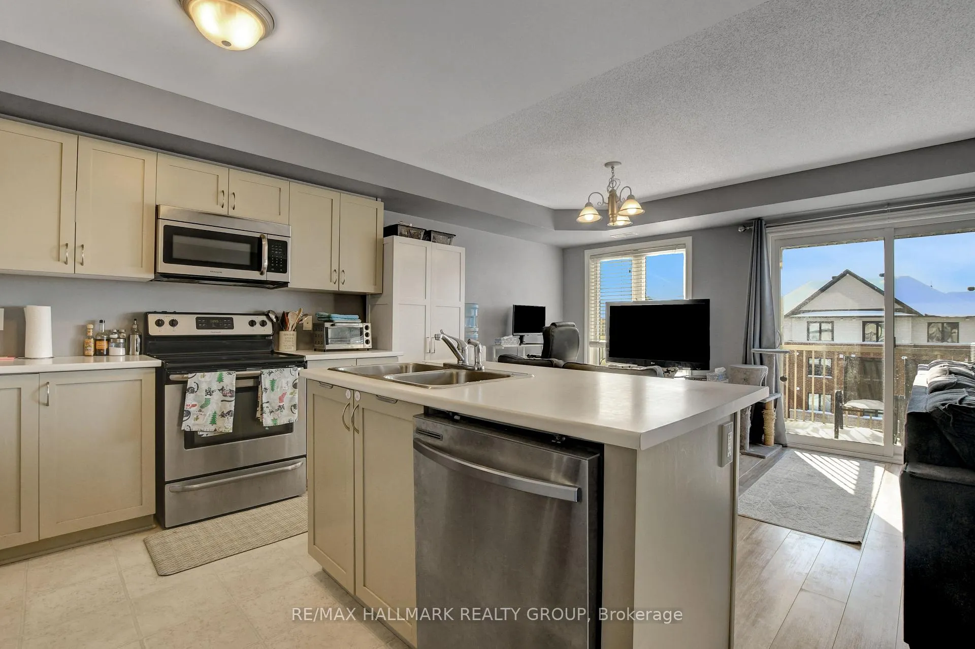 Photo 5 of Unit 8, 2210 Tenth Line Road, Ottawa, Avalon West — HOMEH