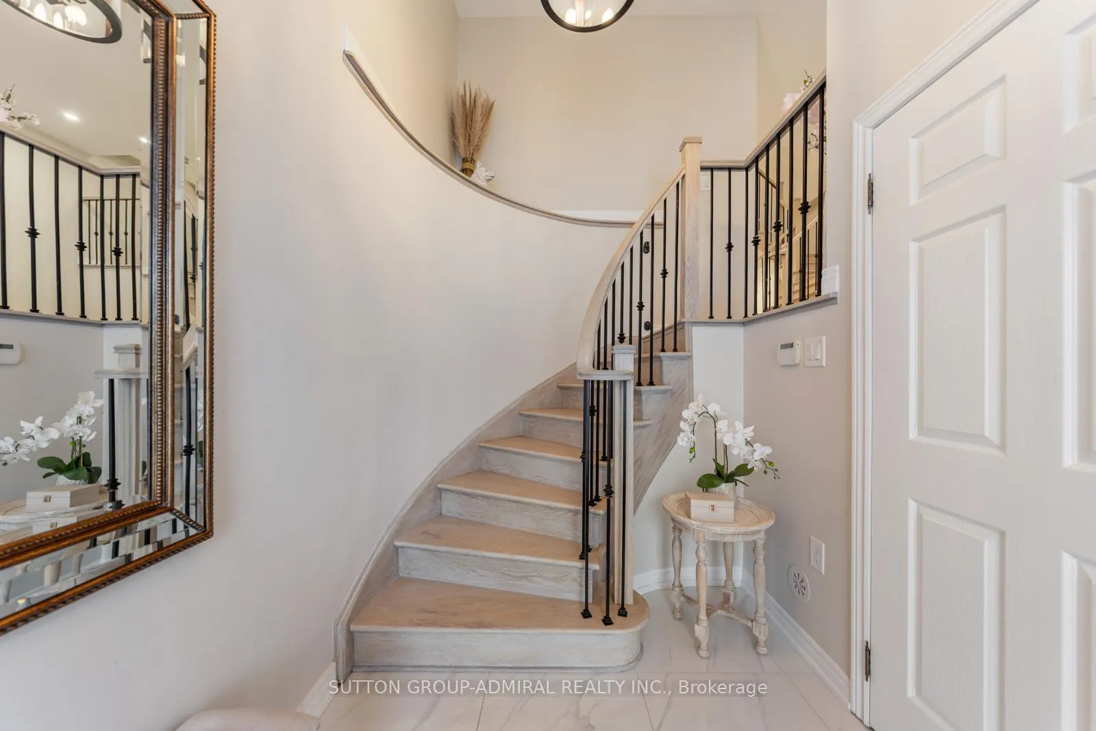 Photo 3 of 5 Millhouse Court, Vaughan, Patterson — HOMEH
