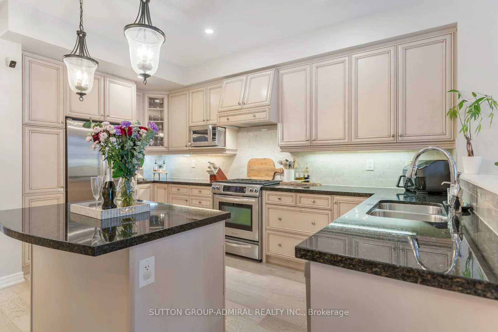 Photo 10 of 5 Millhouse Court, Vaughan, Patterson — HOMEH