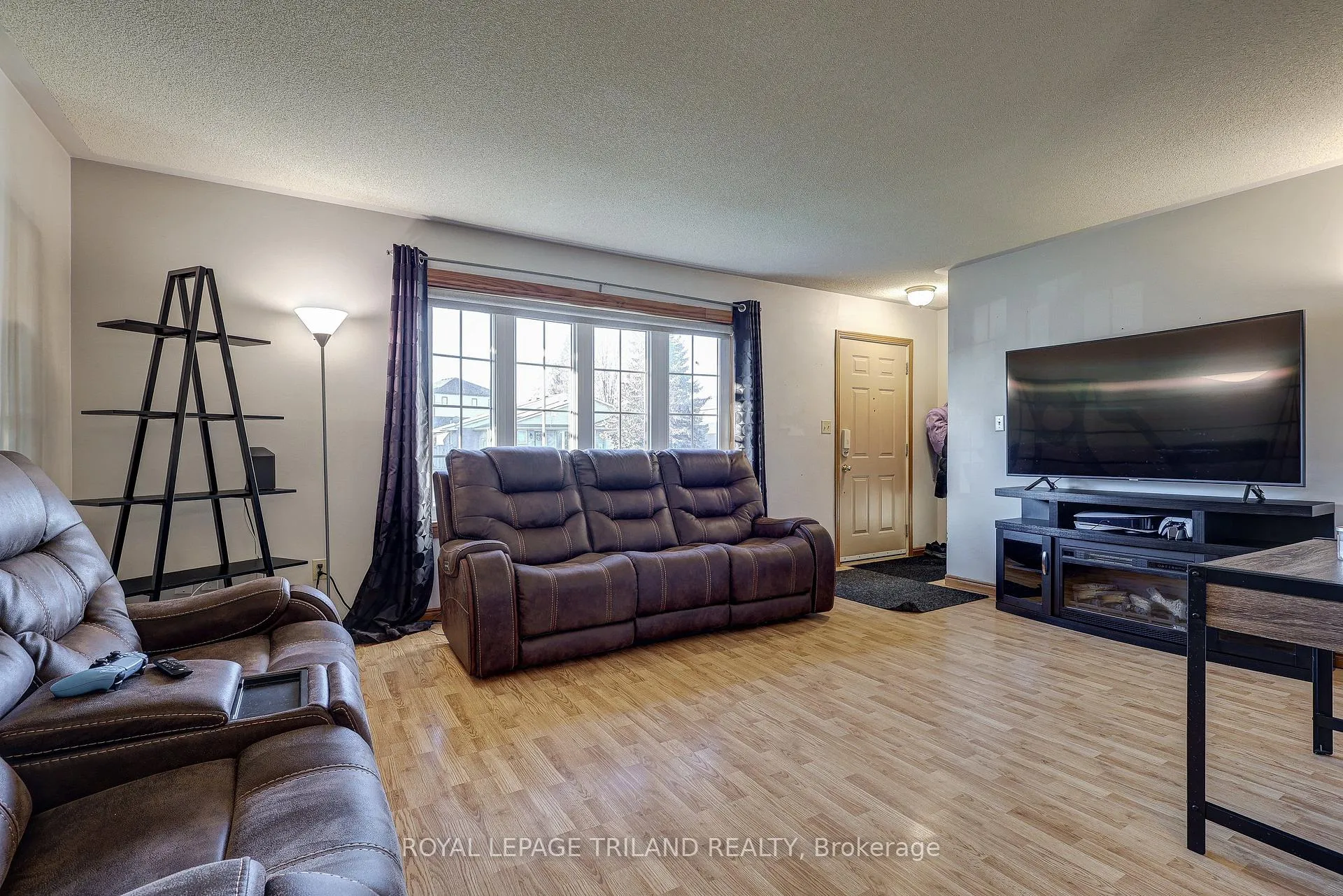 Photo 3 of 378 Highview Drive, St. Thomas — HOMEH