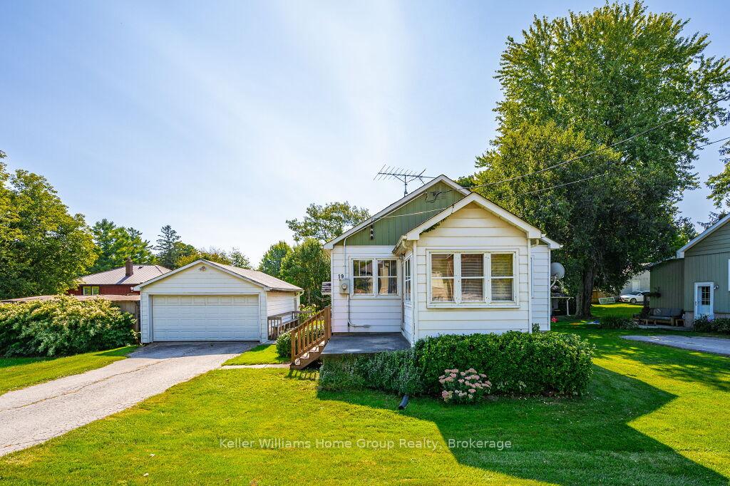 Photo 3 of 19 Peel Street W, Mapleton, Rural Mapleton — HOMEH
