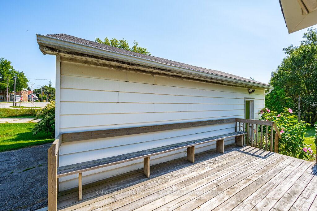 Photo 31 of 19 Peel Street W, Mapleton, Rural Mapleton — HOMEH