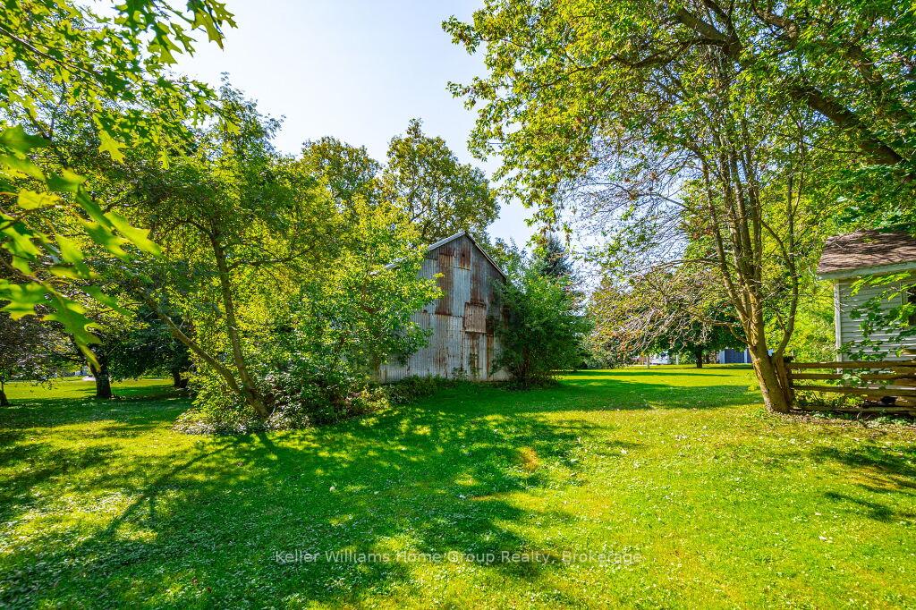 Photo 37 of 19 Peel Street W, Mapleton, Rural Mapleton — HOMEH