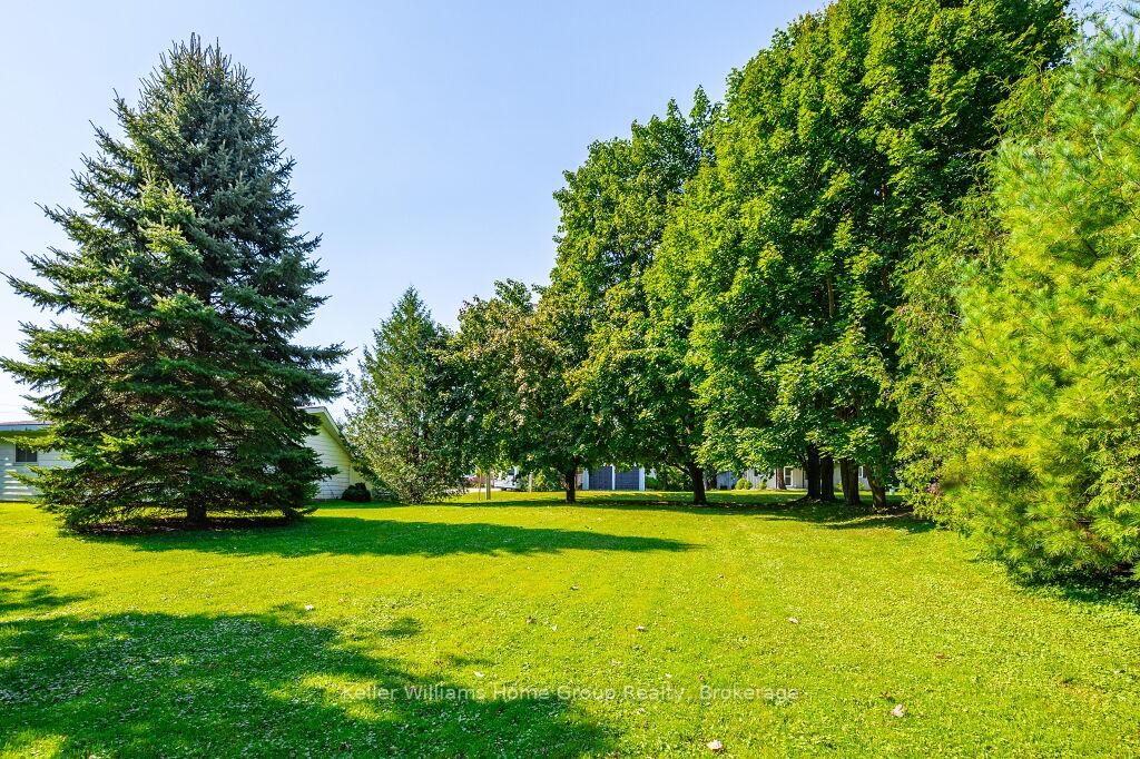 Photo 38 of 19 Peel Street W, Mapleton, Rural Mapleton — HOMEH