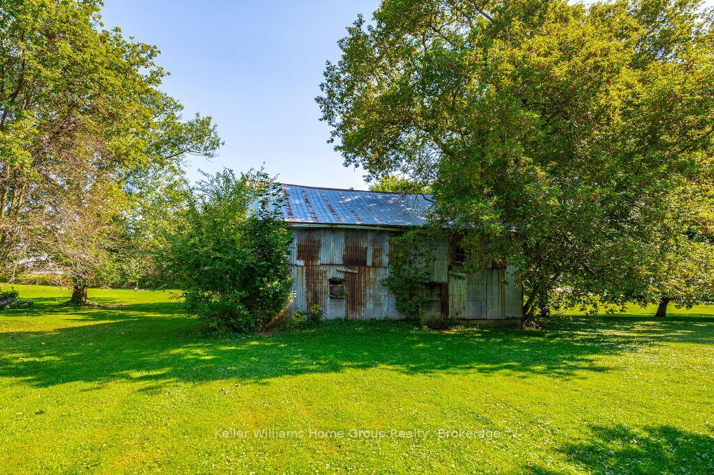Photo 40 of 19 Peel Street W, Mapleton, Rural Mapleton — HOMEH
