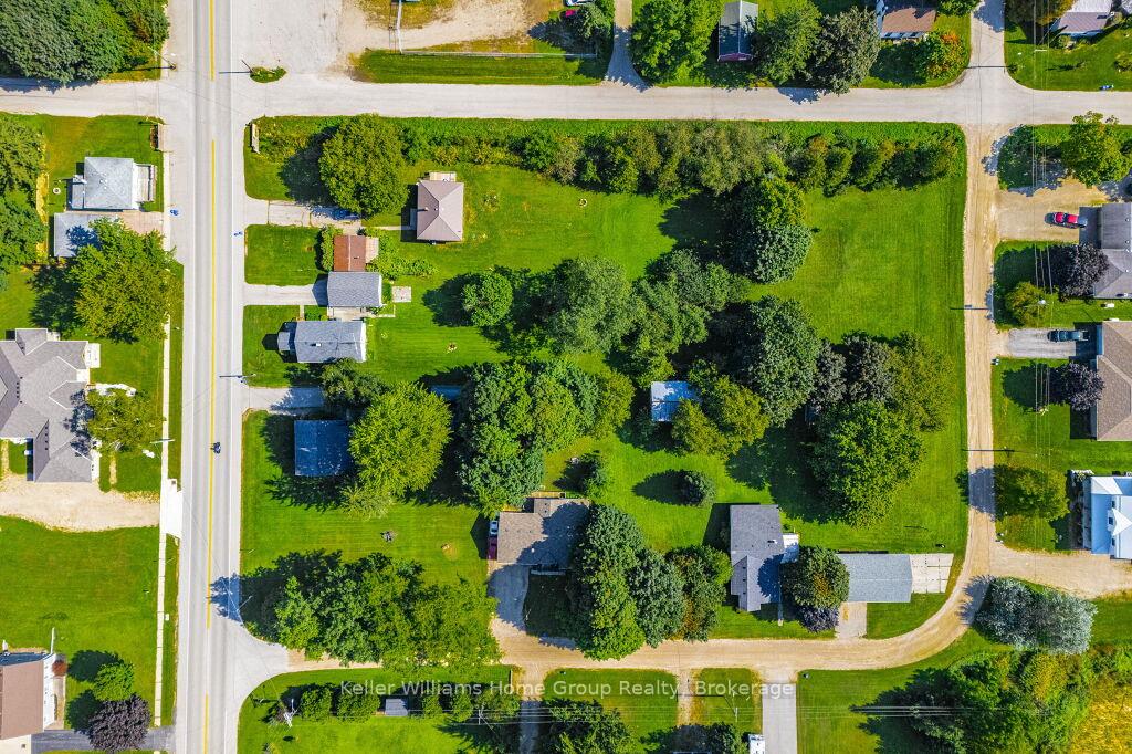 Photo 43 of 19 Peel Street W, Mapleton, Rural Mapleton — HOMEH