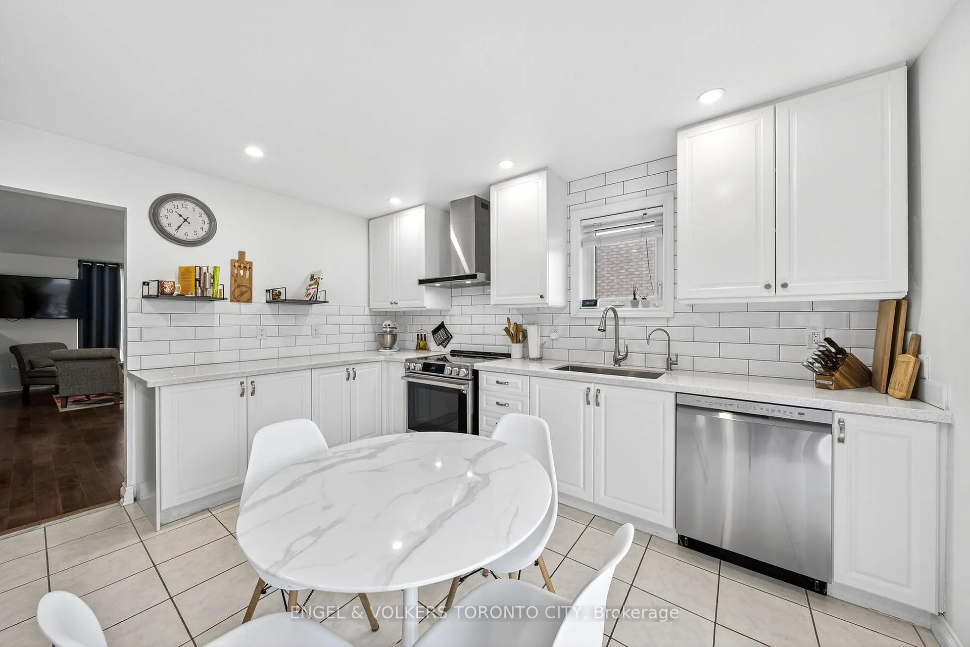 Photo 10 of 168 Hurst Drive, Barrie, Bayshore — HOMEH