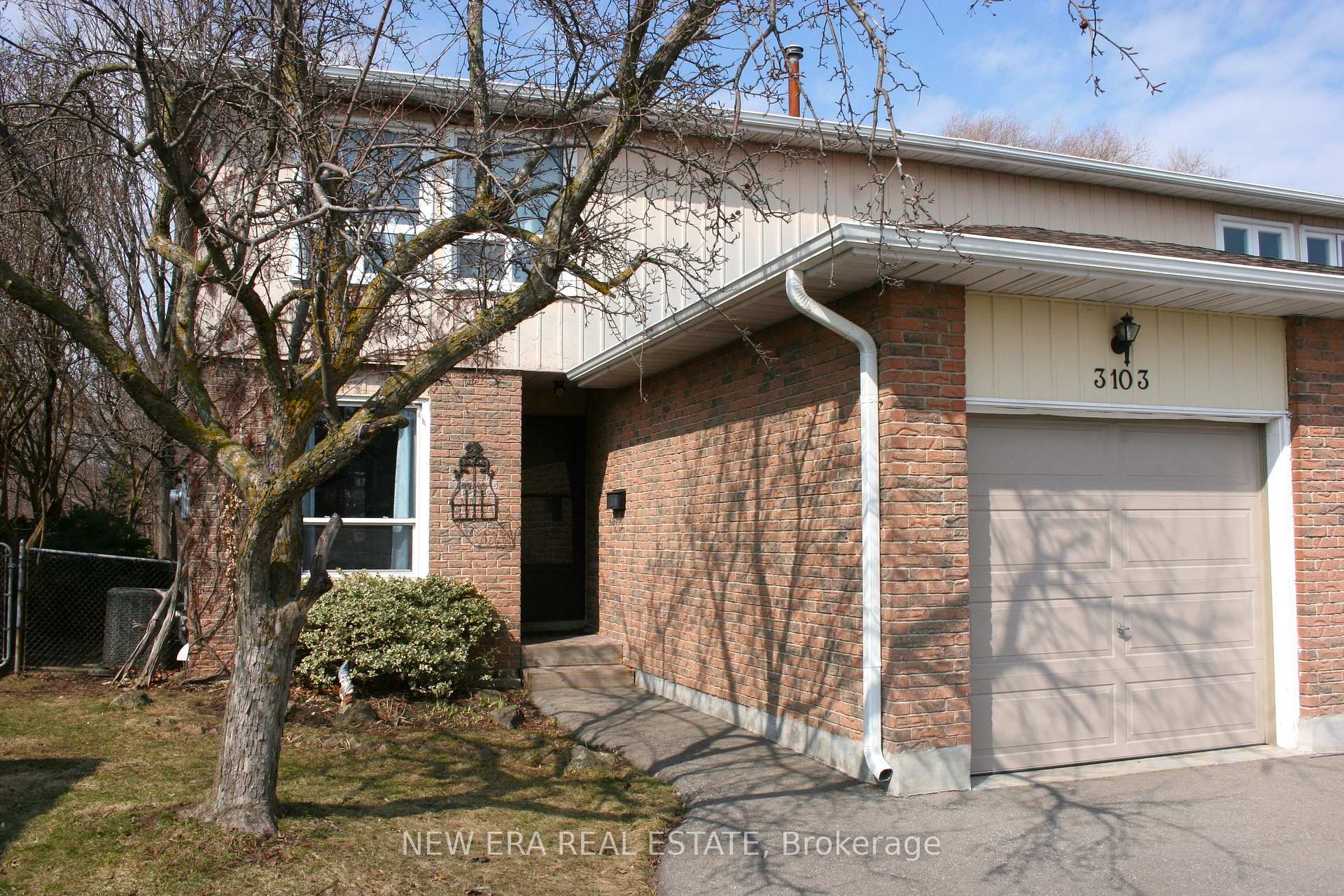 Photo 3 of 3103 Autumn Hill Crescent, Burlington, Brant Hills — HOMEH
