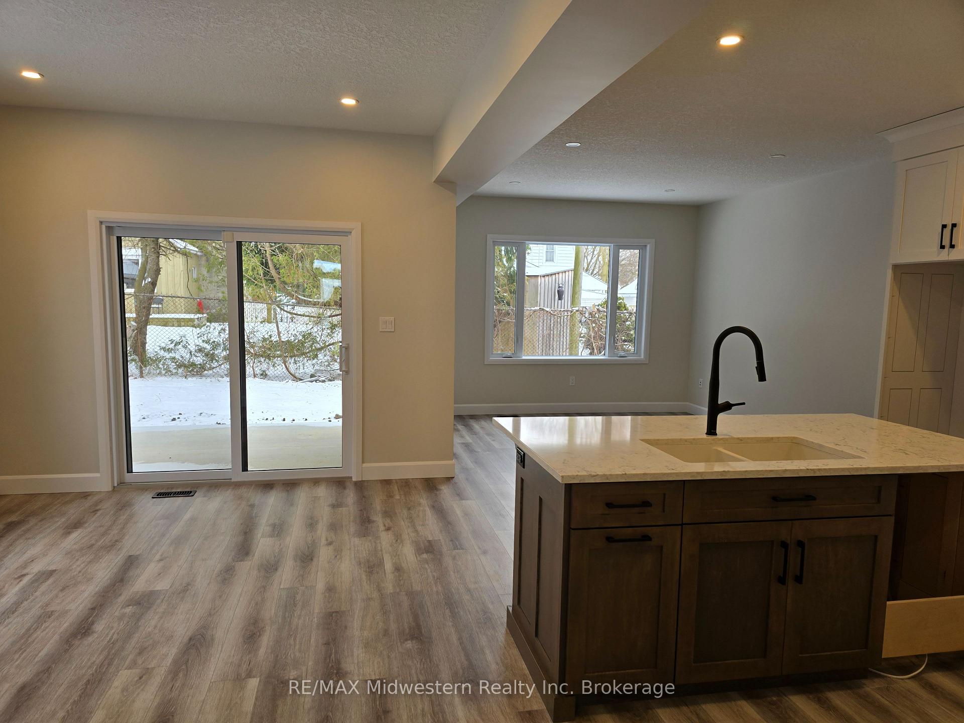 Photo 4 of 34 Roberts St, Huron East, Seaforth — HOMEH