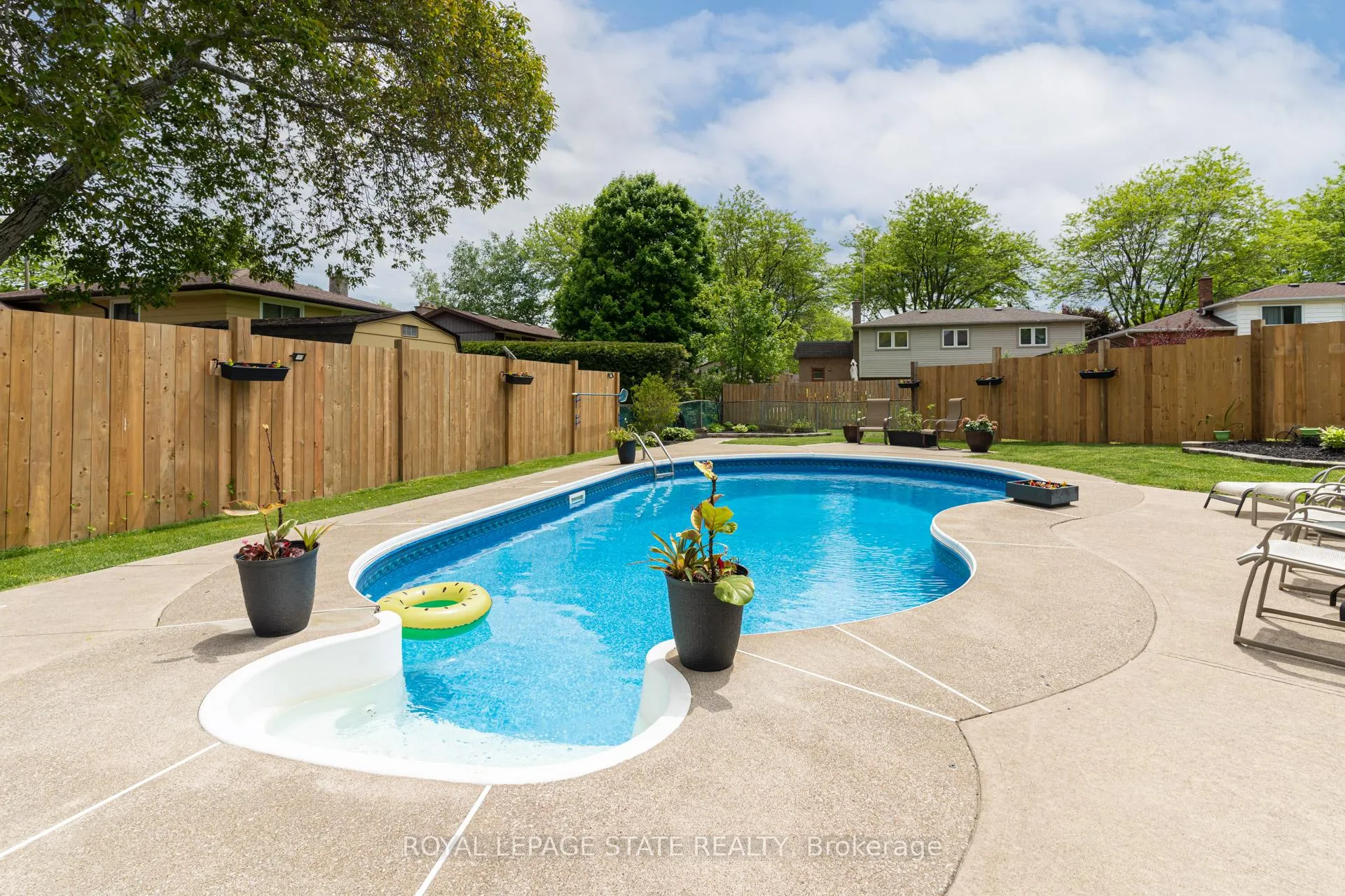 Photo 4 of 7078 Rosseau Place, Niagara Falls, Casey — HOMEH