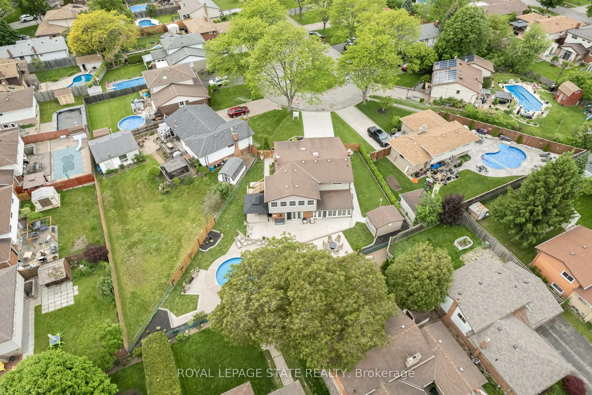 Photo 12 of 7078 Rosseau Place, Niagara Falls, Casey — HOMEH