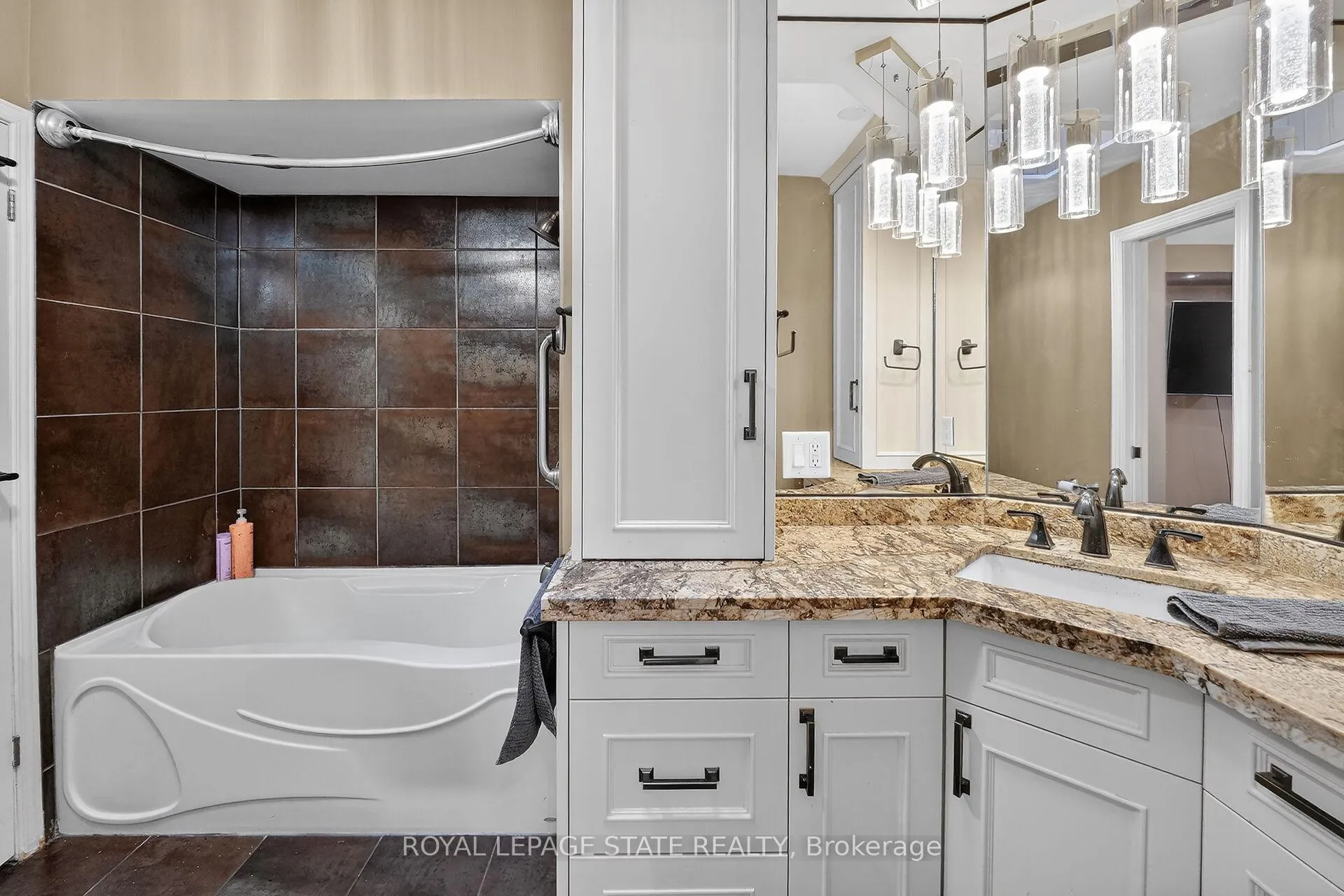 Photo 40 of 7078 Rosseau Place, Niagara Falls, Casey — HOMEH