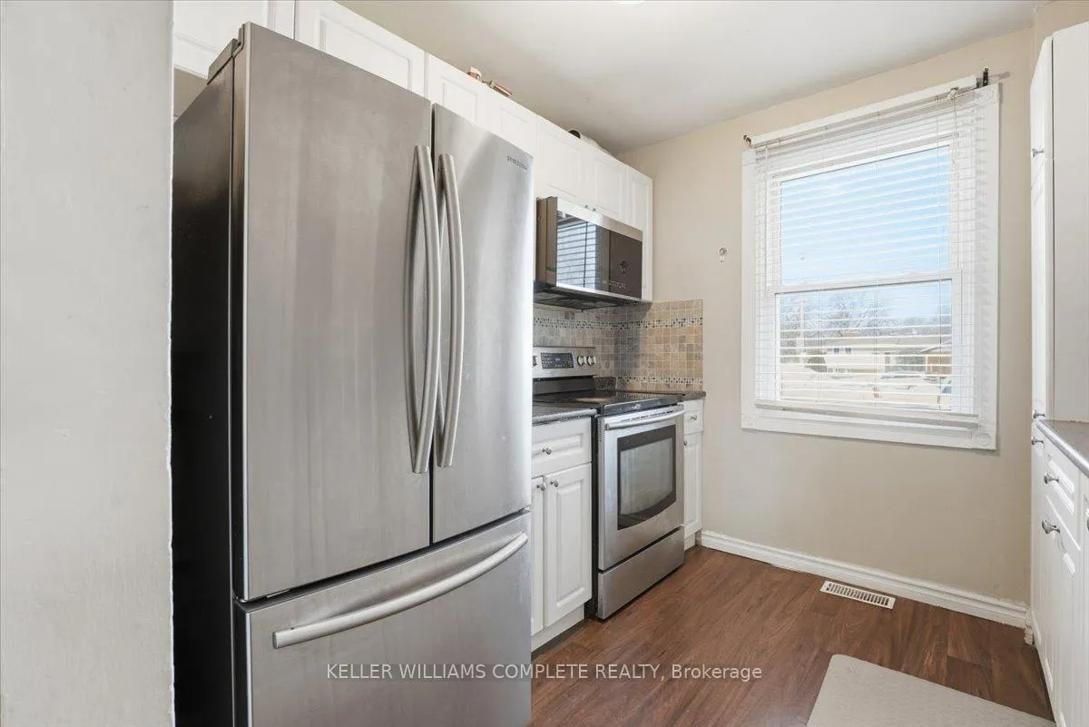 Photo 10 of 3059 Empire Place, Niagara Falls, Church's Lane — HOMEH