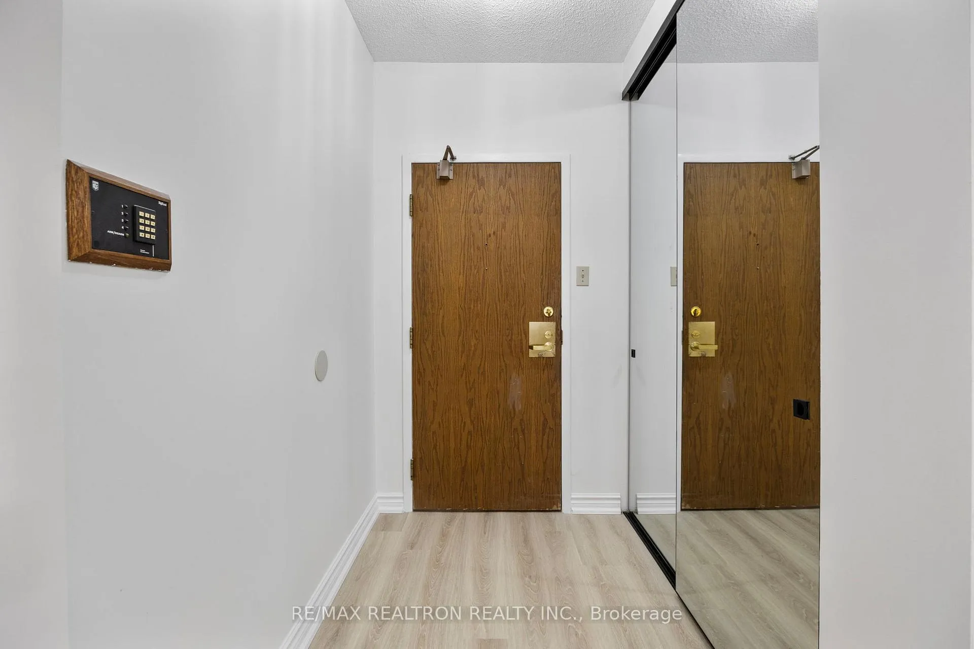 Photo 6 of Unit 316, 333 Clark Avenue W, Vaughan, Crestwood-Springfarm-Yorkhill — HOMEH