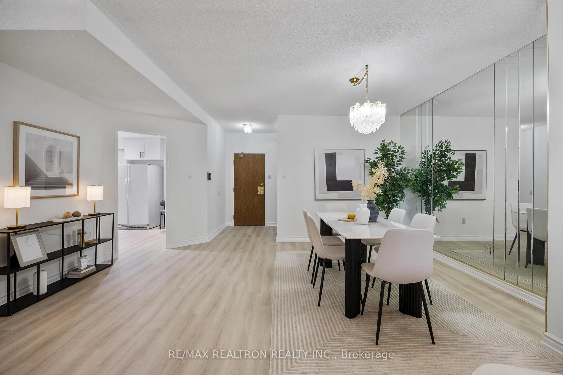 Photo 8 of Unit 316, 333 Clark Avenue W, Vaughan, Crestwood-Springfarm-Yorkhill — HOMEH
