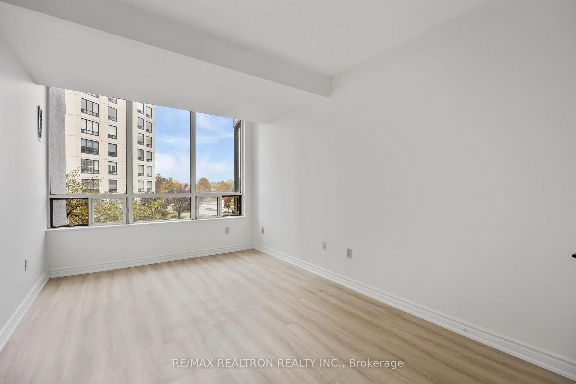 Photo 30 of Unit 316, 333 Clark Avenue W, Vaughan, Crestwood-Springfarm-Yorkhill — HOMEH
