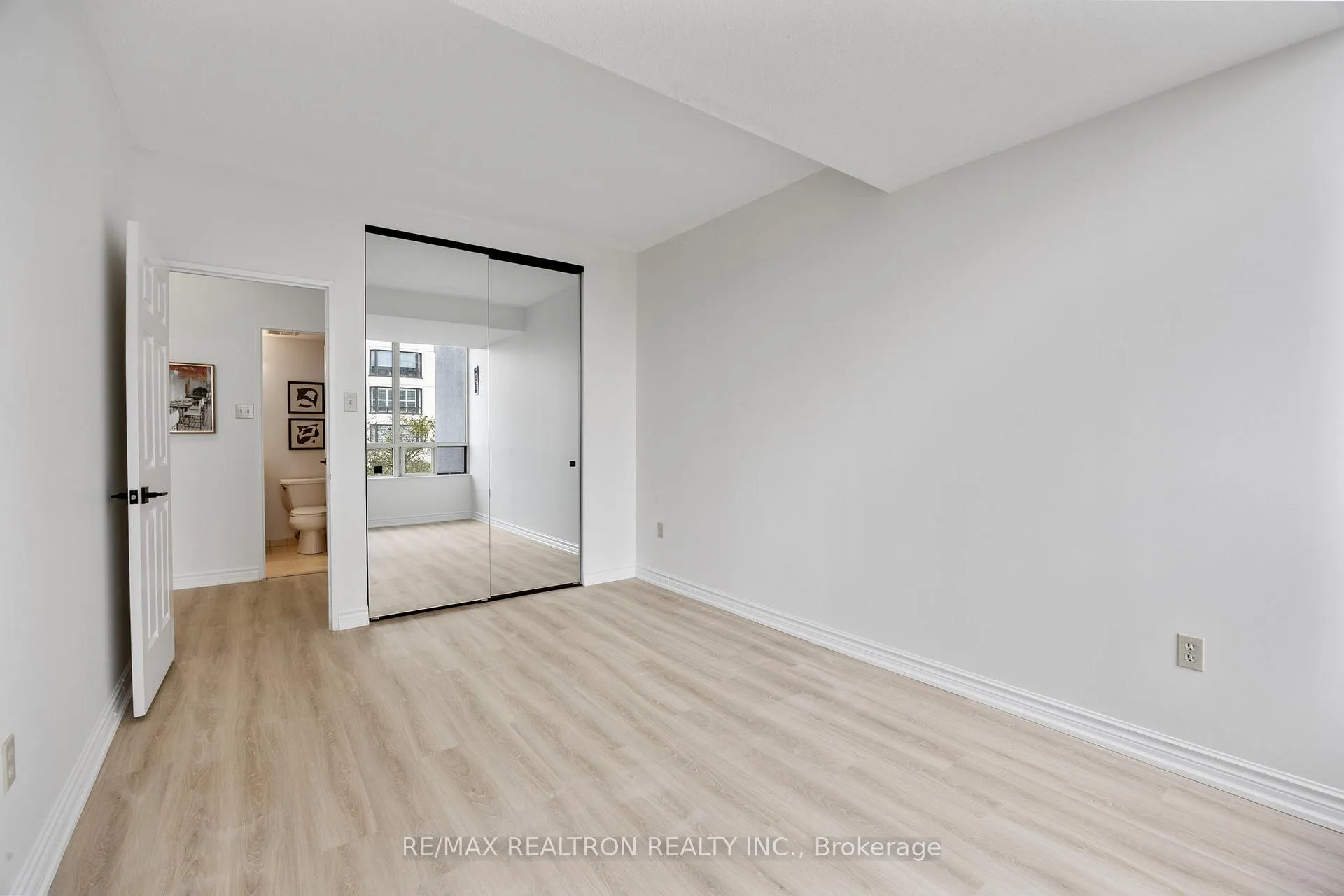 Photo 31 of Unit 316, 333 Clark Avenue W, Vaughan, Crestwood-Springfarm-Yorkhill — HOMEH