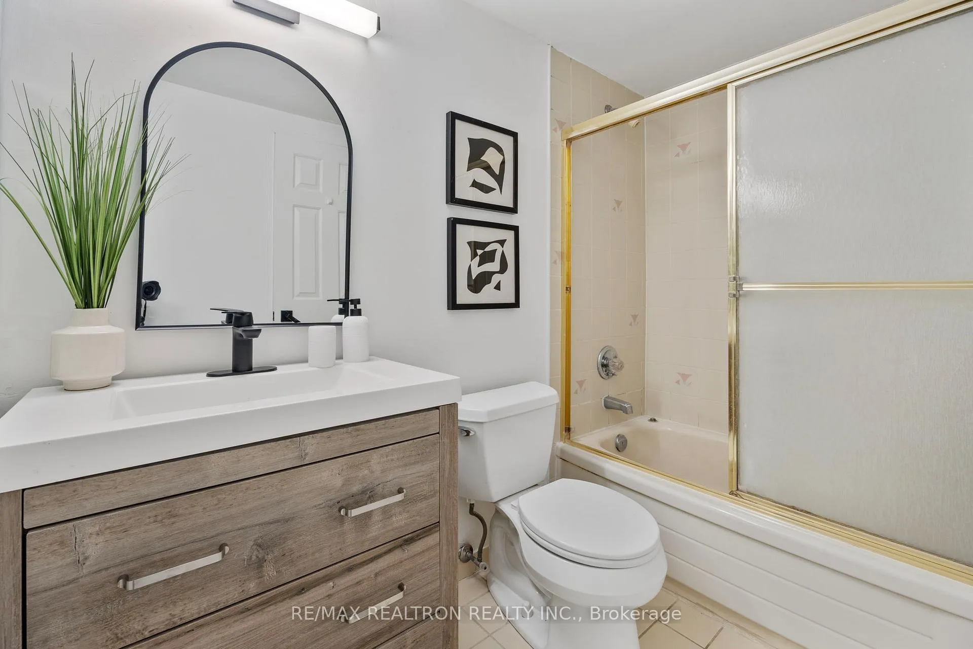 Photo 32 of Unit 316, 333 Clark Avenue W, Vaughan, Crestwood-Springfarm-Yorkhill — HOMEH