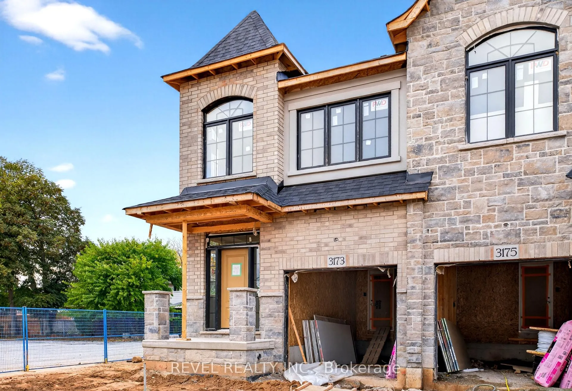 Photo 4 of Unit 1, 600 Maplehill Drive, Burlington, Roseland — HOMEH