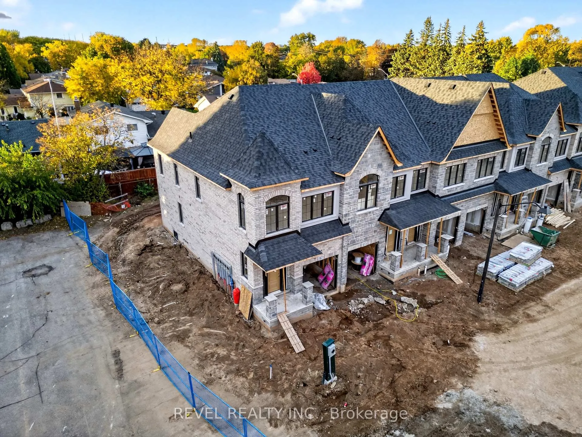 Photo 6 of Unit 1, 600 Maplehill Drive, Burlington, Roseland — HOMEH