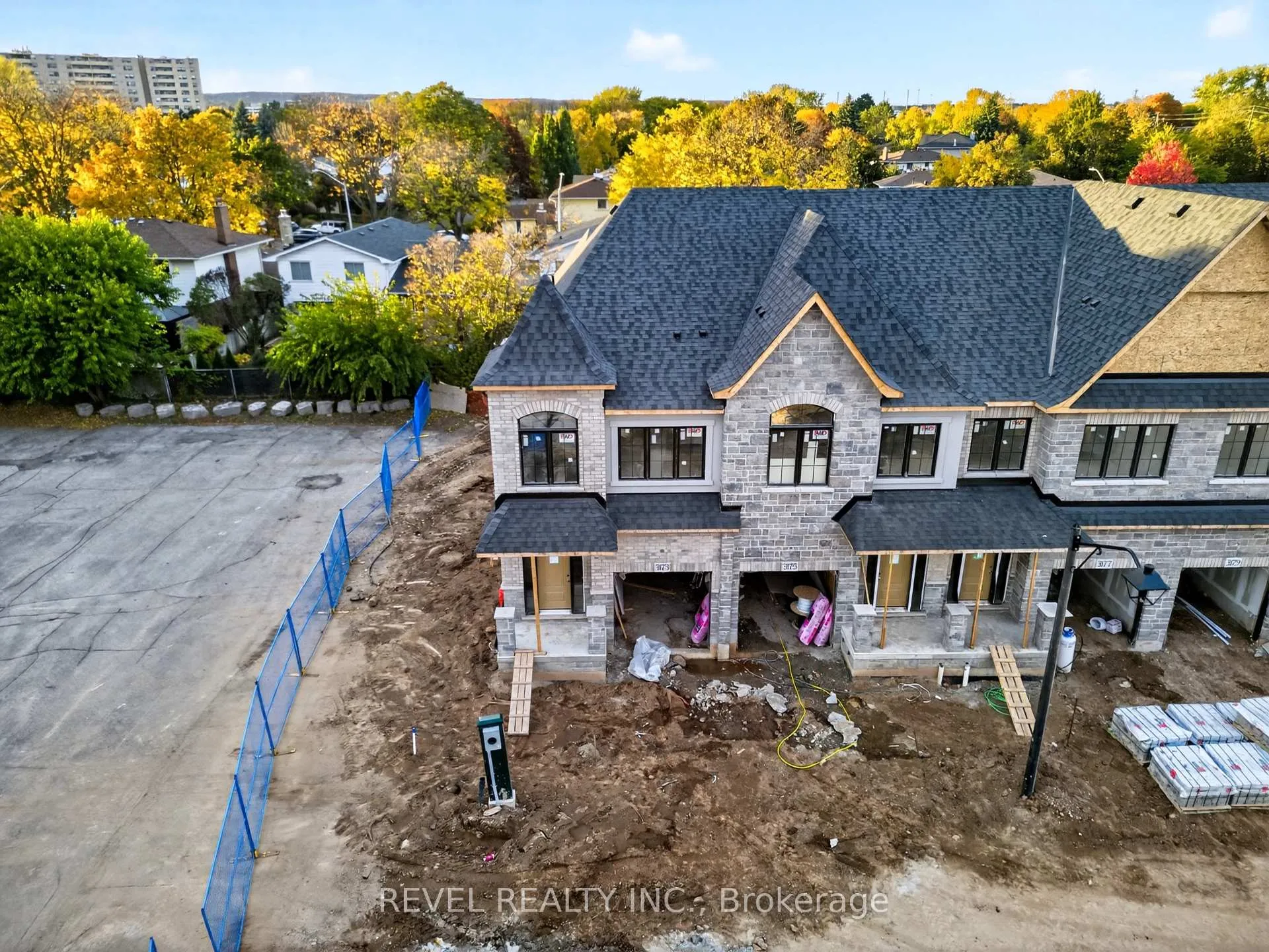 Photo 7 of Unit 1, 600 Maplehill Drive, Burlington, Roseland — HOMEH