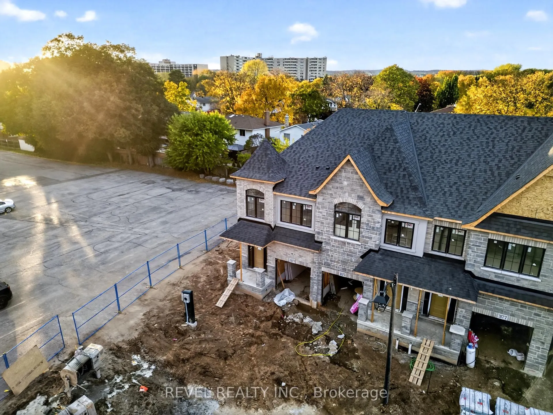Photo 8 of Unit 1, 600 Maplehill Drive, Burlington, Roseland — HOMEH