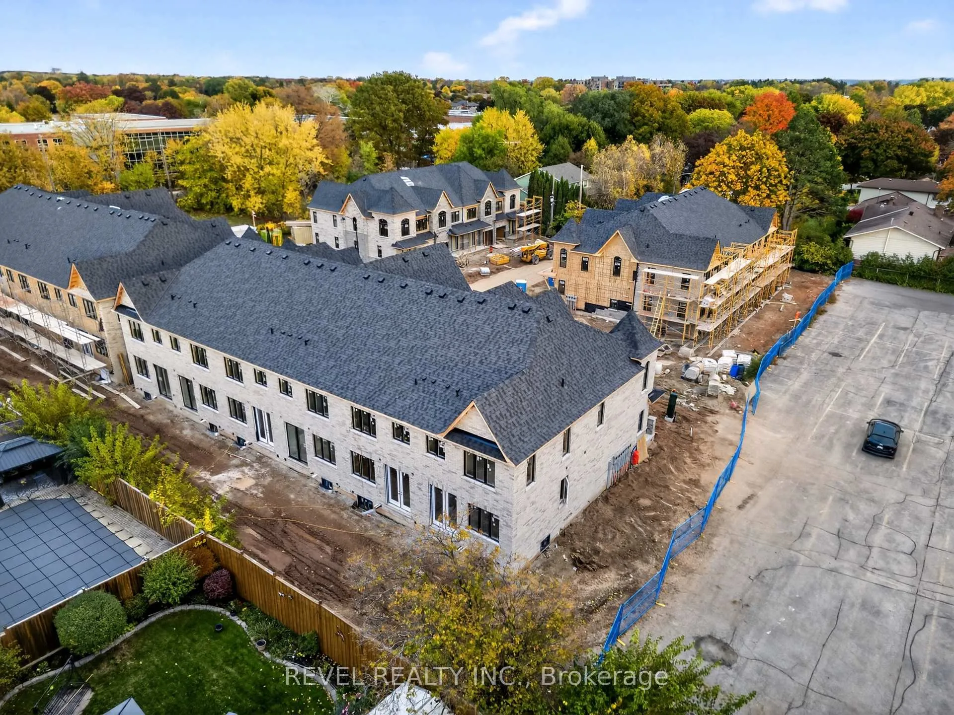 Photo 10 of Unit 1, 600 Maplehill Drive, Burlington, Roseland — HOMEH