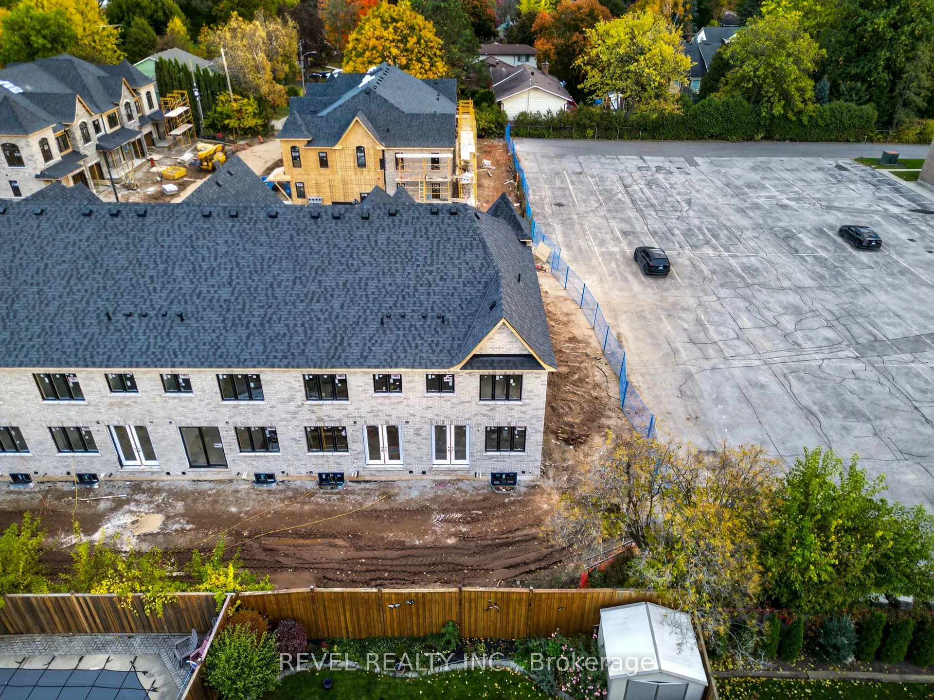 Photo 11 of Unit 1, 600 Maplehill Drive, Burlington, Roseland — HOMEH