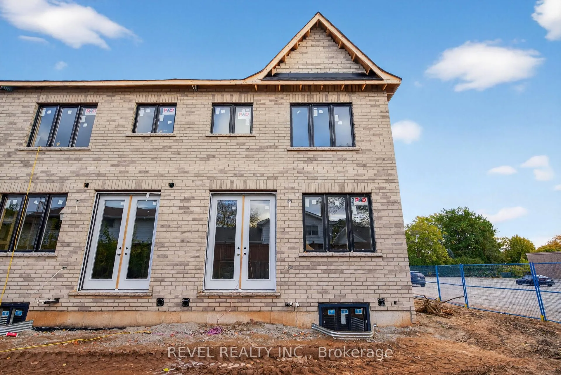 Photo 13 of Unit 1, 600 Maplehill Drive, Burlington, Roseland — HOMEH