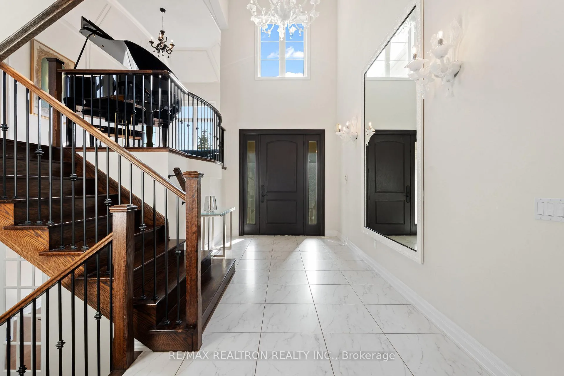 Photo 5 of 56 Ria Court, King, King City — HOMEH