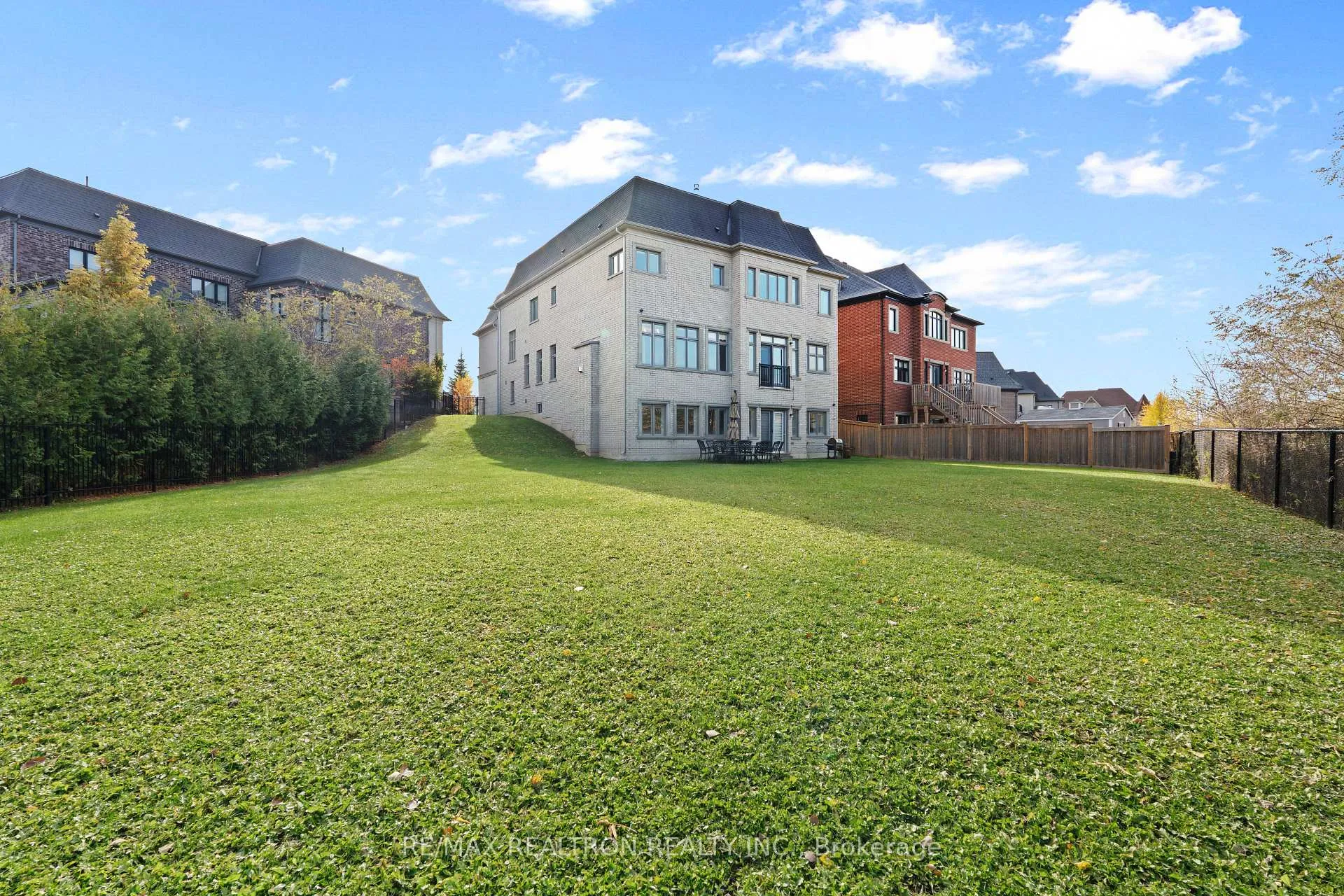 Photo 43 of 56 Ria Court, King, King City — HOMEH