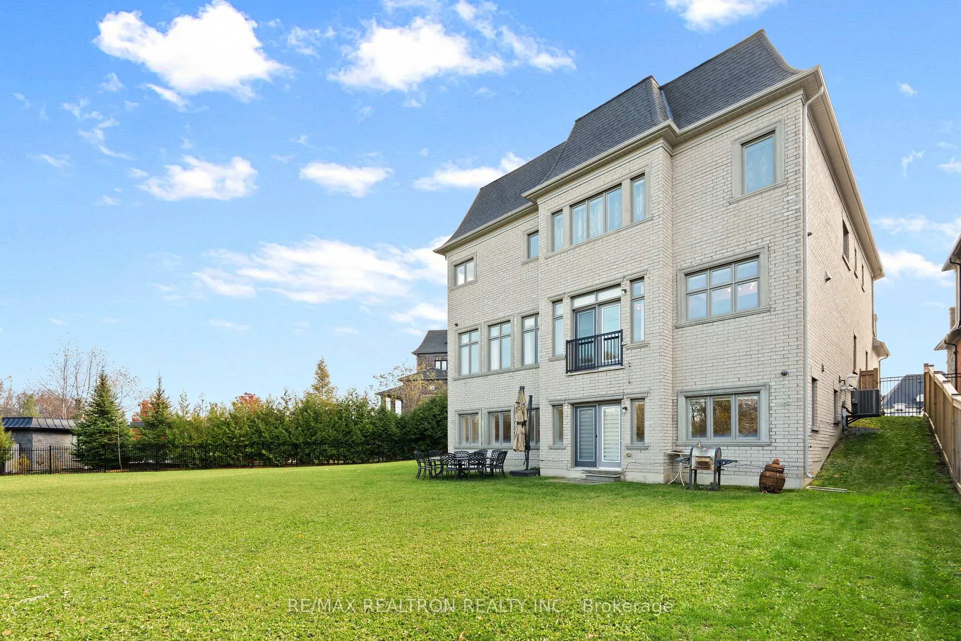 Photo 44 of 56 Ria Court, King, King City — HOMEH